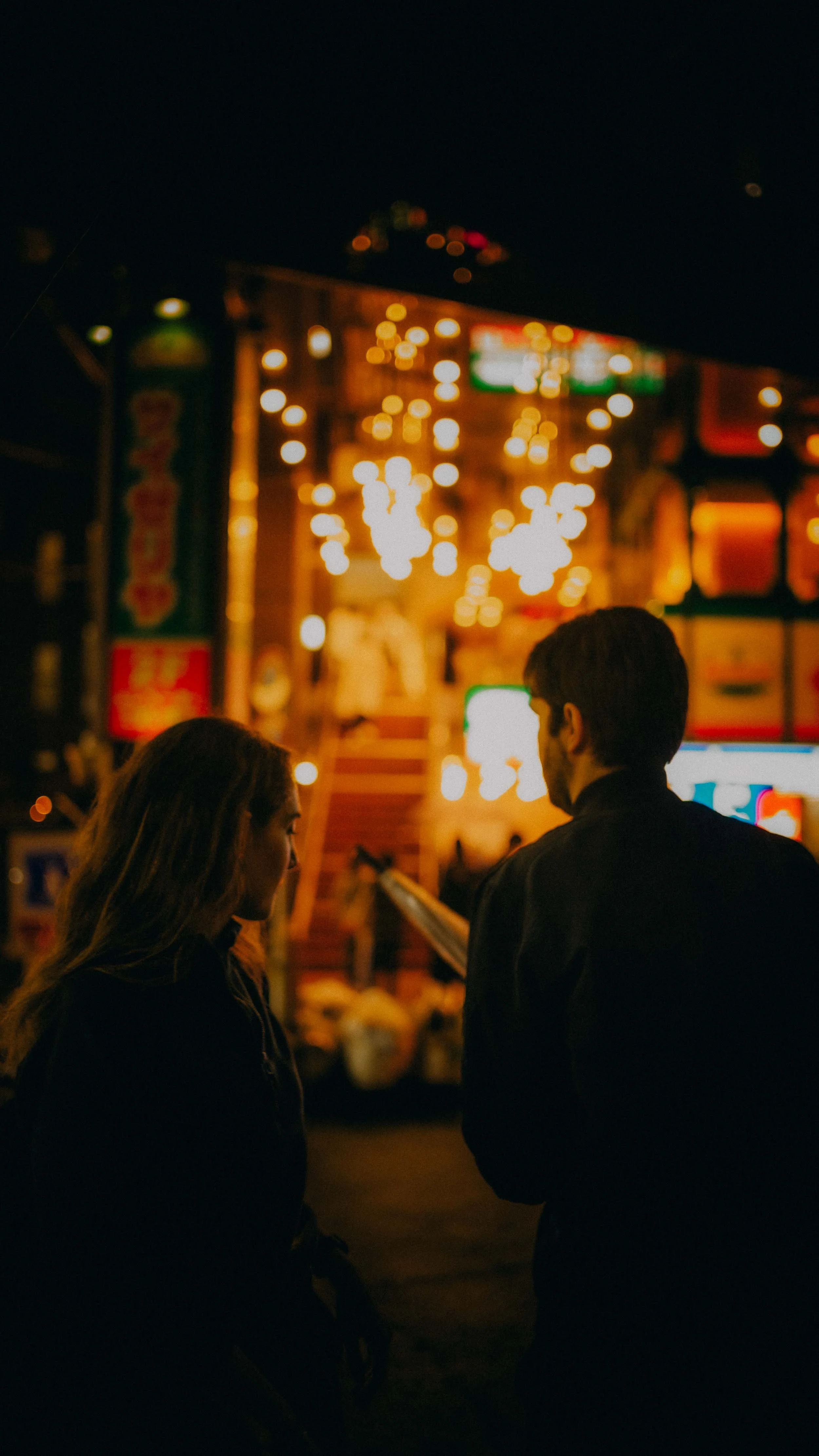 12-tokyo-couple-shoot-shibuya-nightwalk-bokeh-leicaq3.jpg