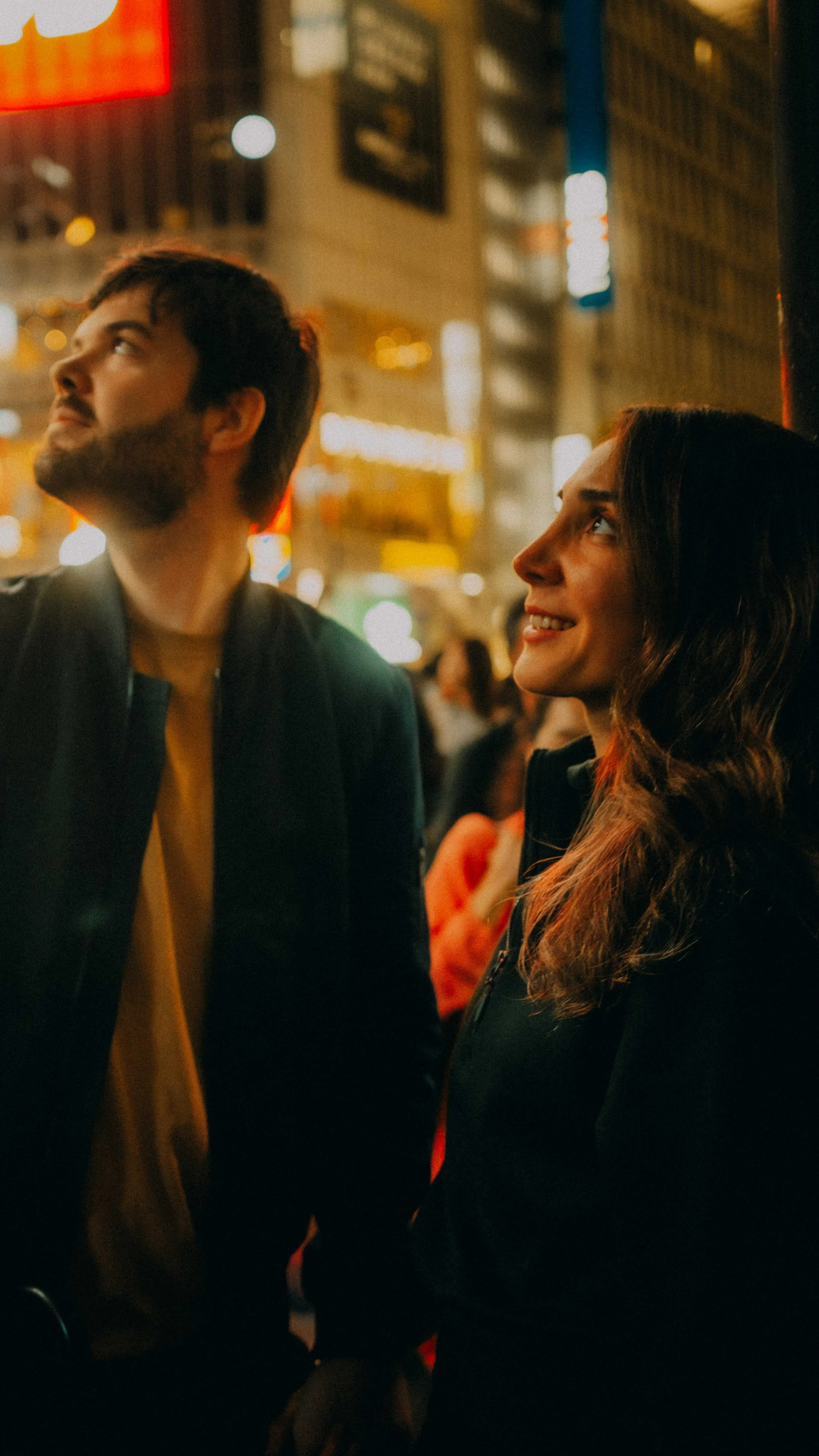 21-tokyo-couple-shoot-shibuya-crowd-closeup-portrait-leica-q3.jpg