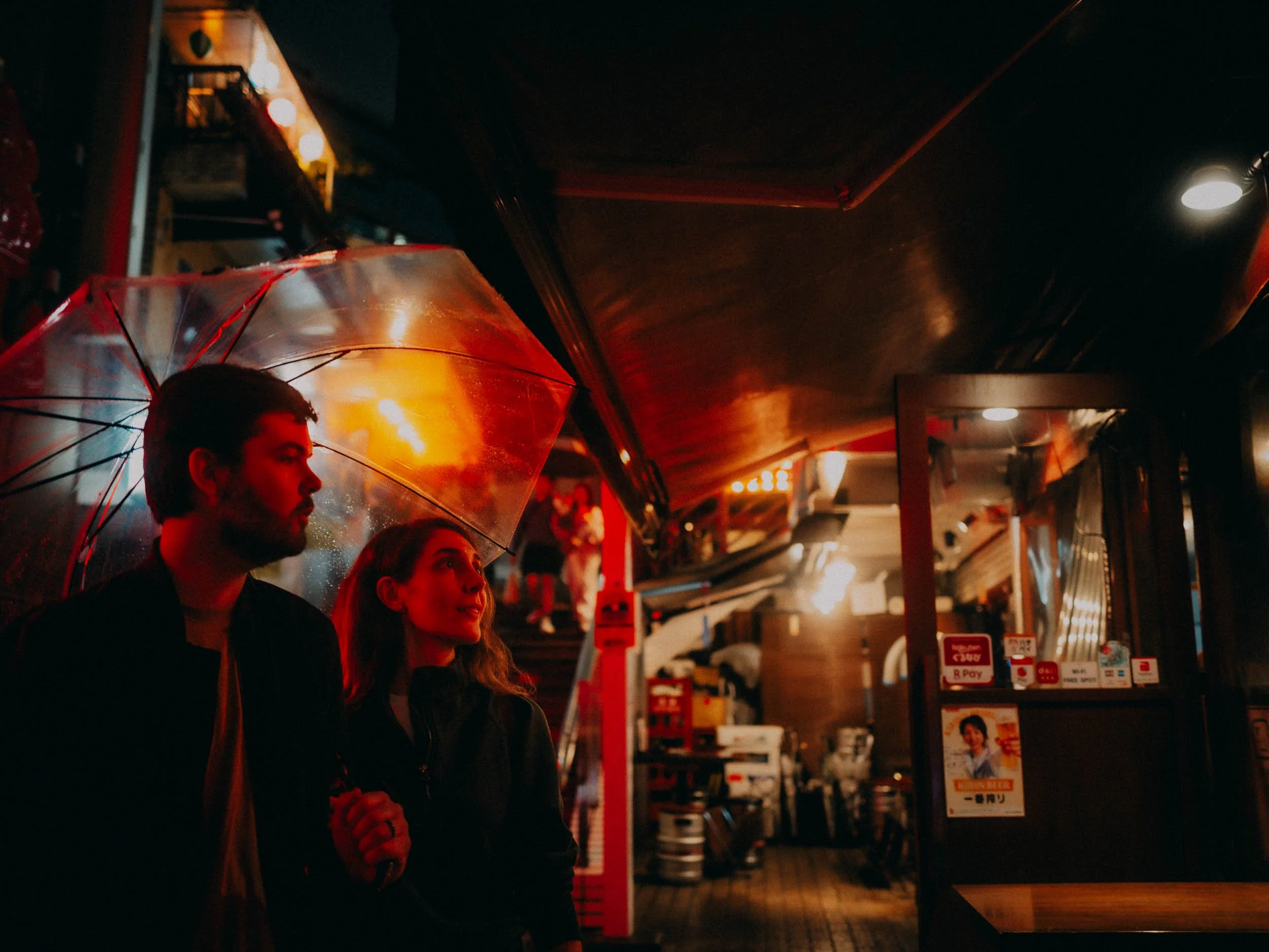27-tokyo-couple-shoot-shibuya-izakaya-glow-leicaq3.jpg