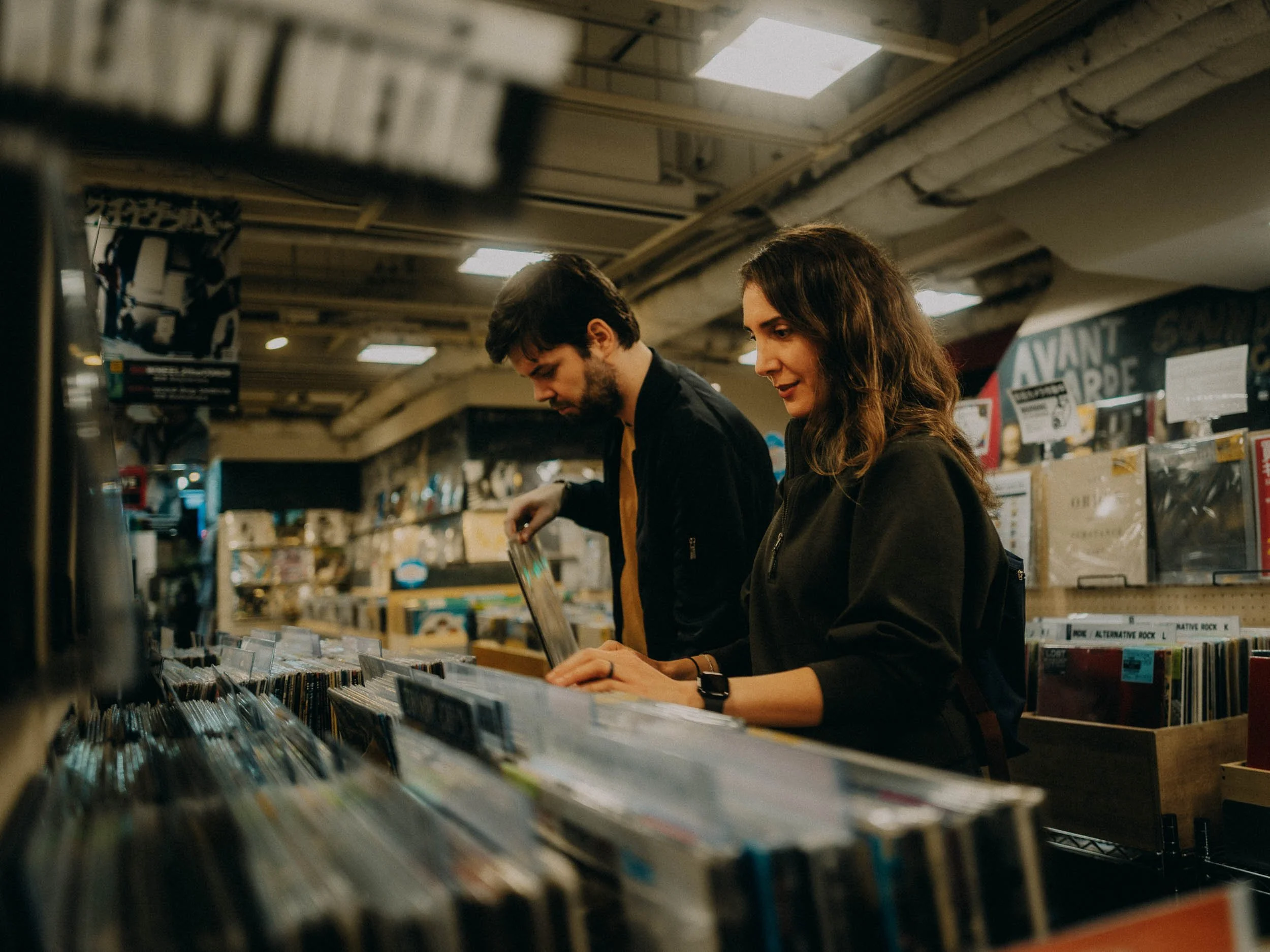 35-tokyo-couple-shoot-shibuya-recordstore-browsing-leicaq3.jpg