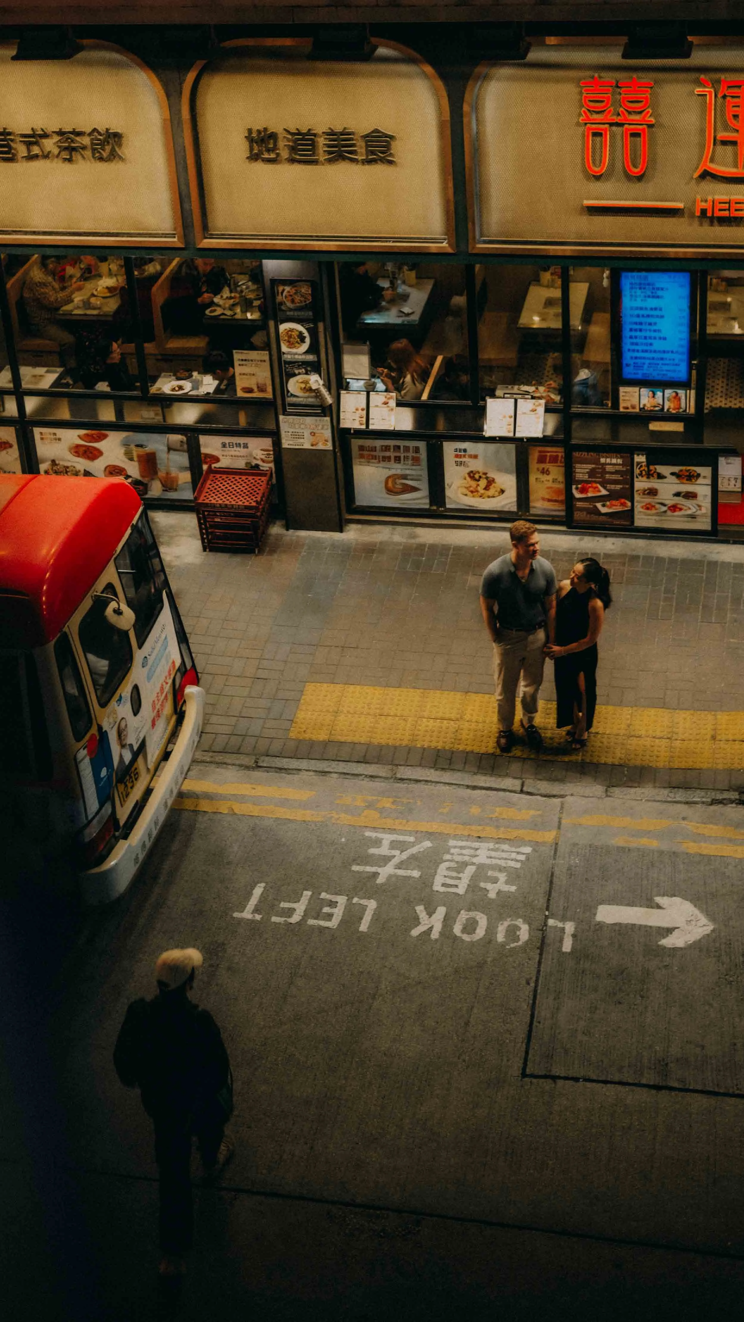 8-hongkong-engagement-mongkok-overpass-roadmarkings-leicasl2.jpg