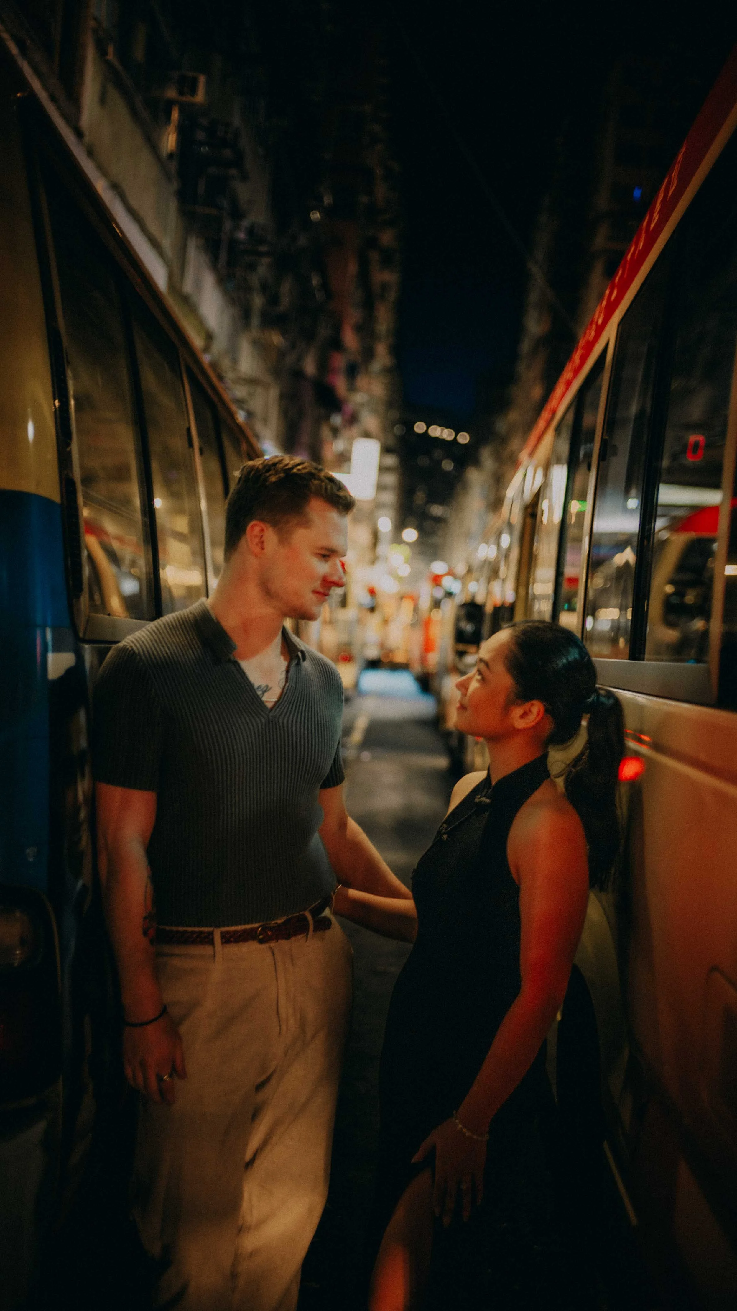 24-hongkong-engagement-mongkok-street-buscorridor-leicasl2.jpg