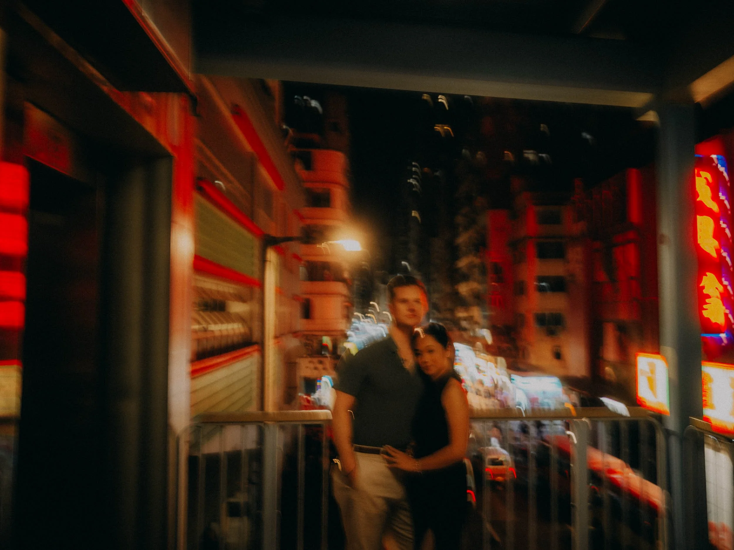 36-hongkong-engagement-mongkok-overpass-motionblur-leicaq3.jpg