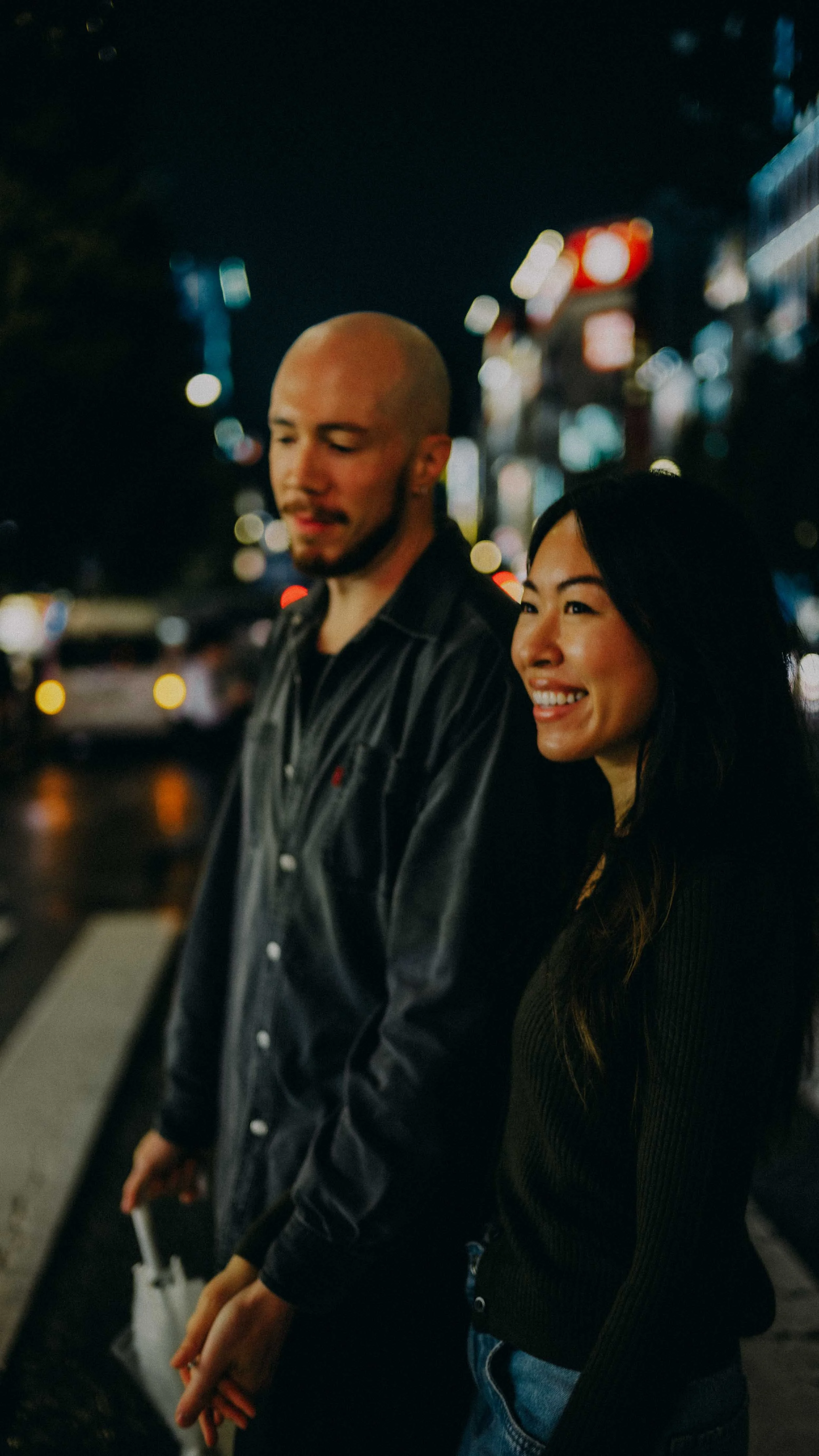 5-tokyo-honeymoon-akihabara-night-smilingportrait-leicasl2.jpg