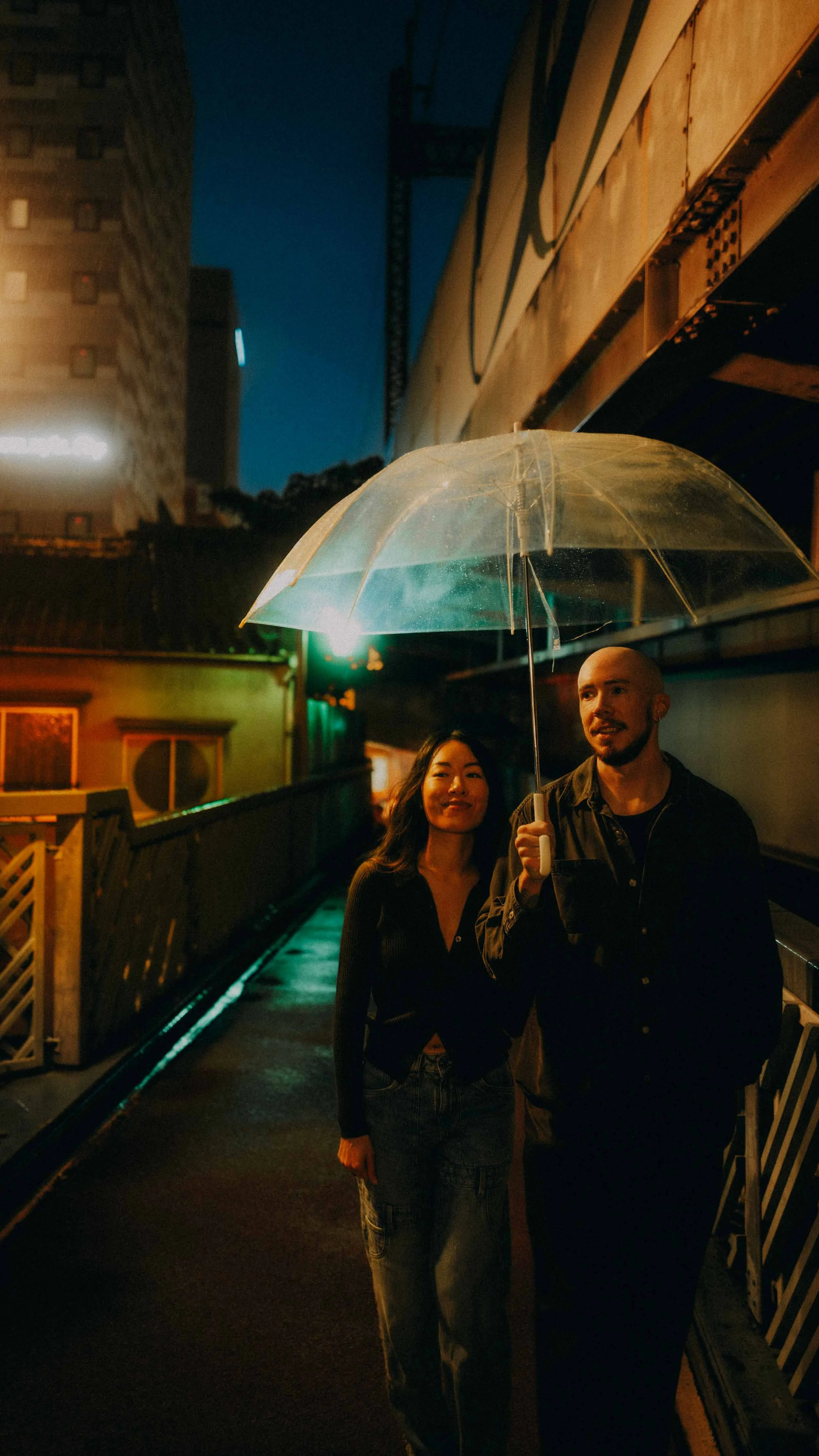 8-tokyo-honeymoon-akihabara-rain-walk-leicaq3.jpg