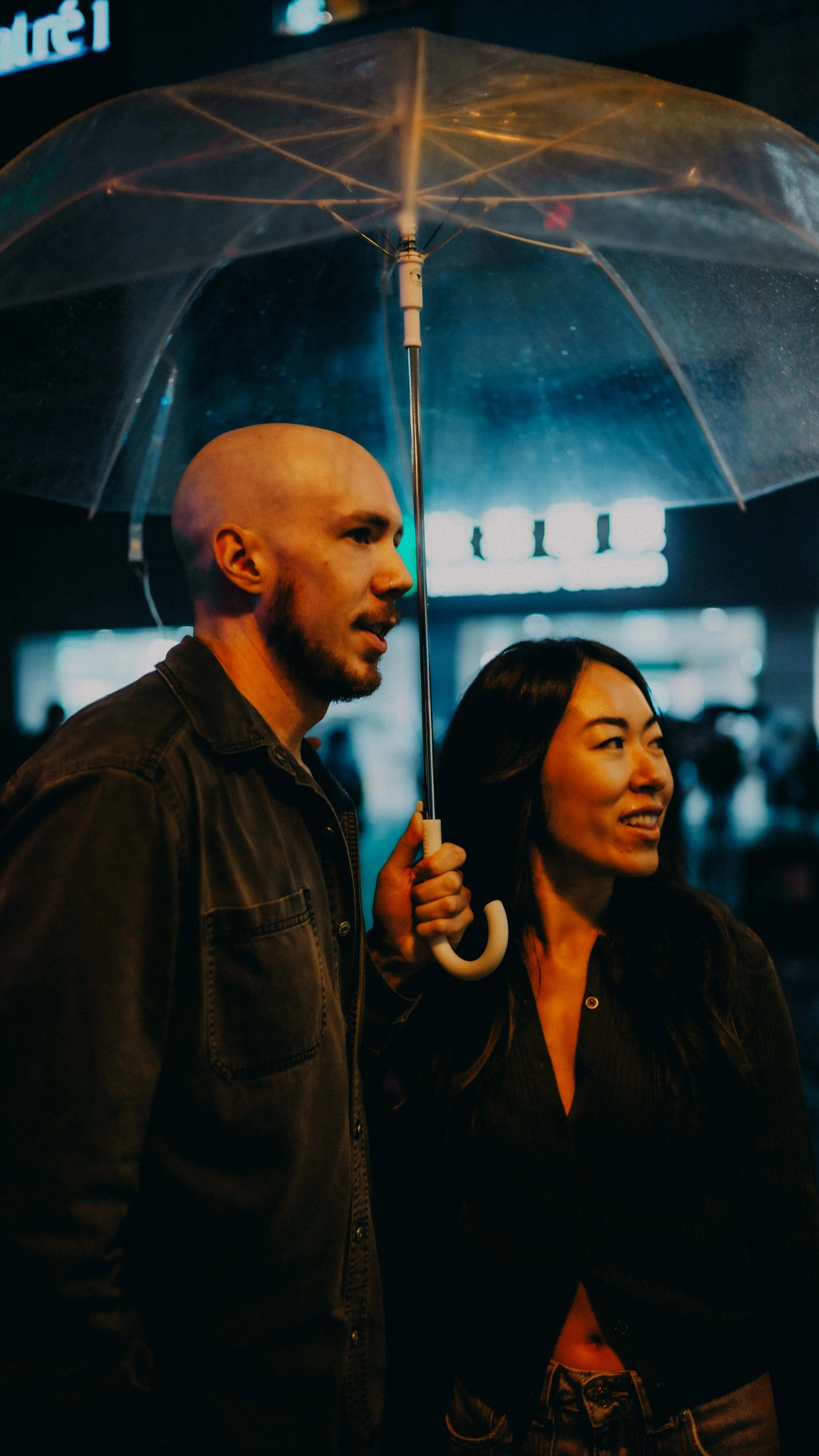 17-tokyo-honeymoon-akihabara-rain-closeportrait-leicasl2.jpg