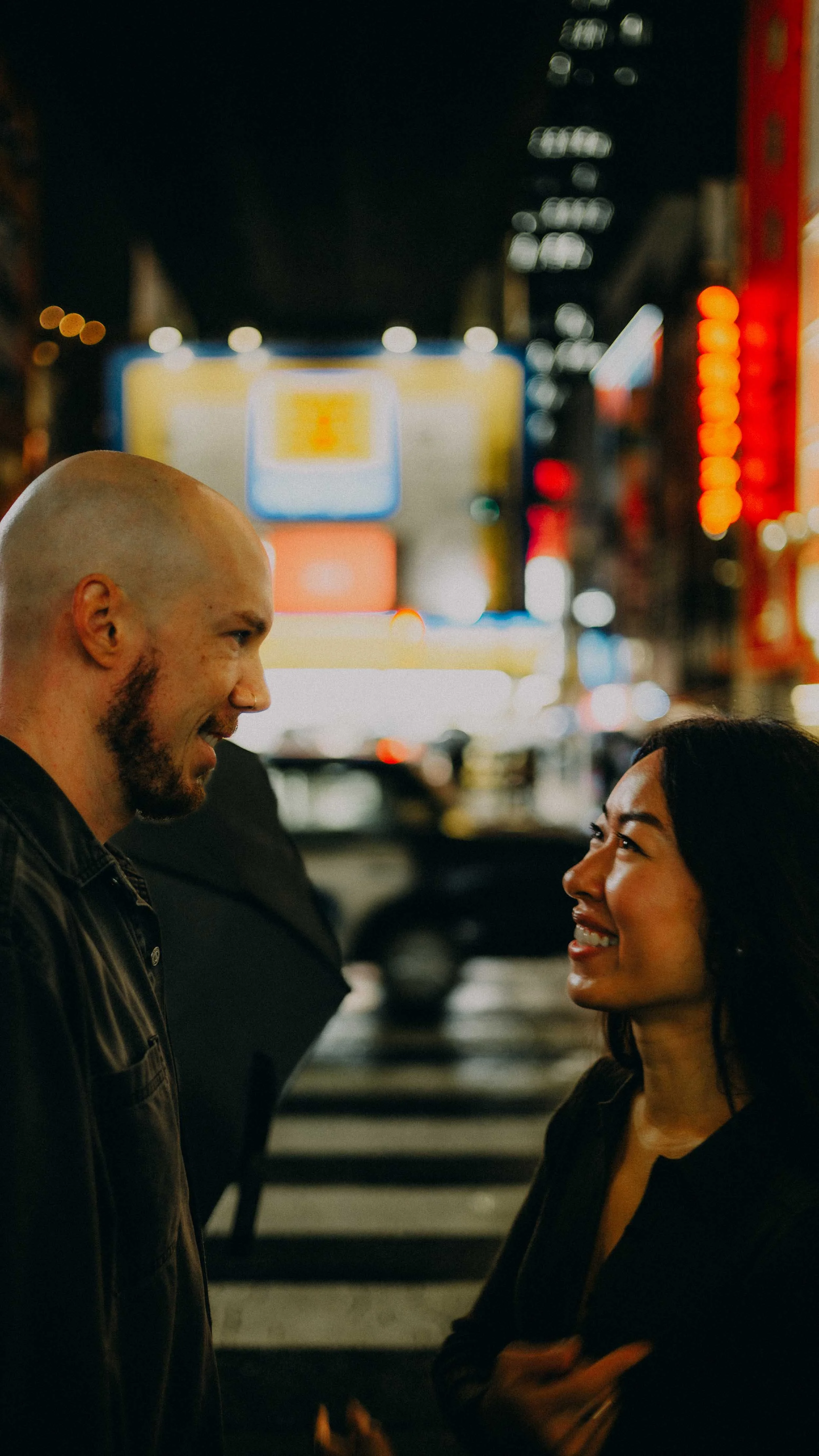 18-tokyo-honeymoon-akihabara-crosswalk-eyecontact-leicasl2.jpg