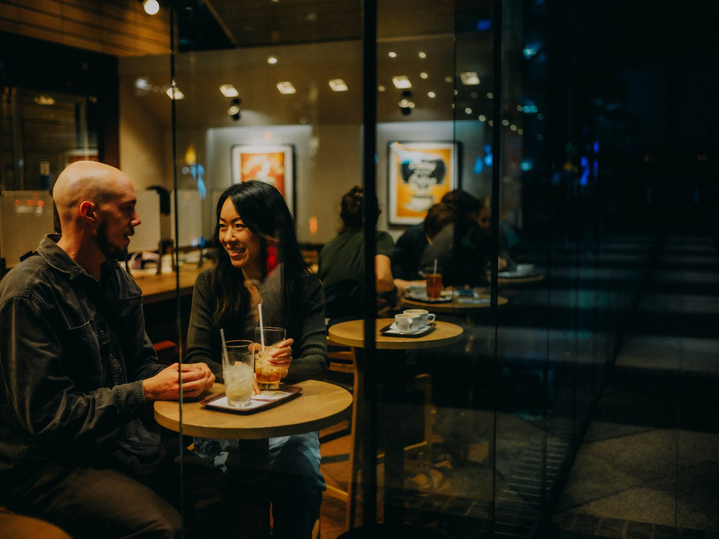 30-tokyo-honeymoon-akihabara-cafe-windowreflection-leicasl2.jpg