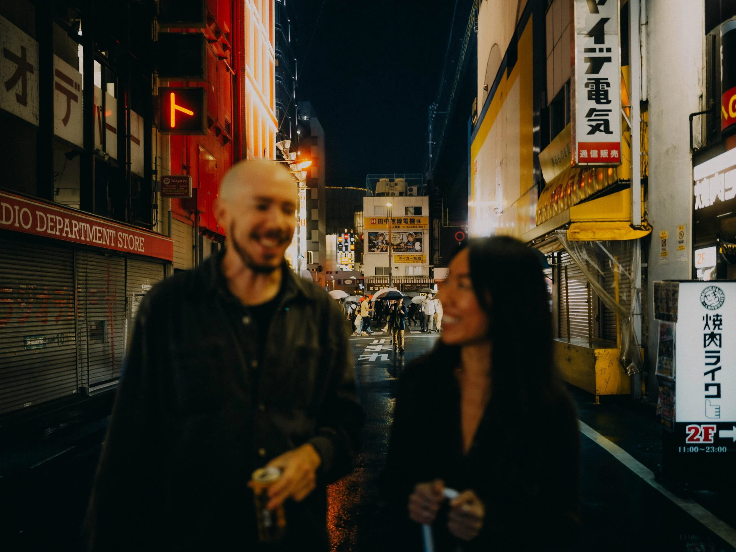 36-tokyo-honeymoon-akihabara-alley-softfocus-leicaq3.jpg