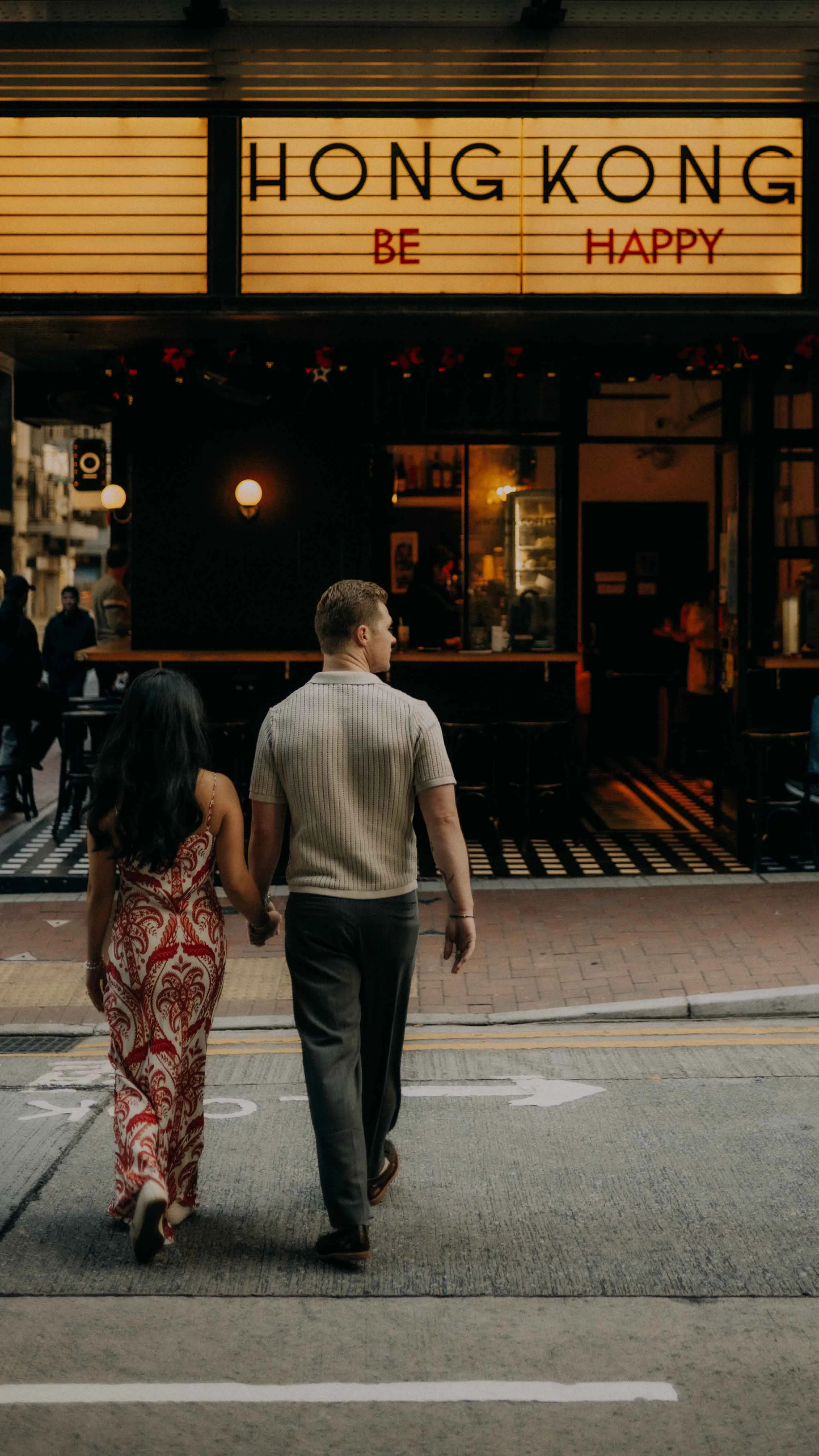 12-hongkong-engagement-kennedytown-street-walk-leicasl2.jpg