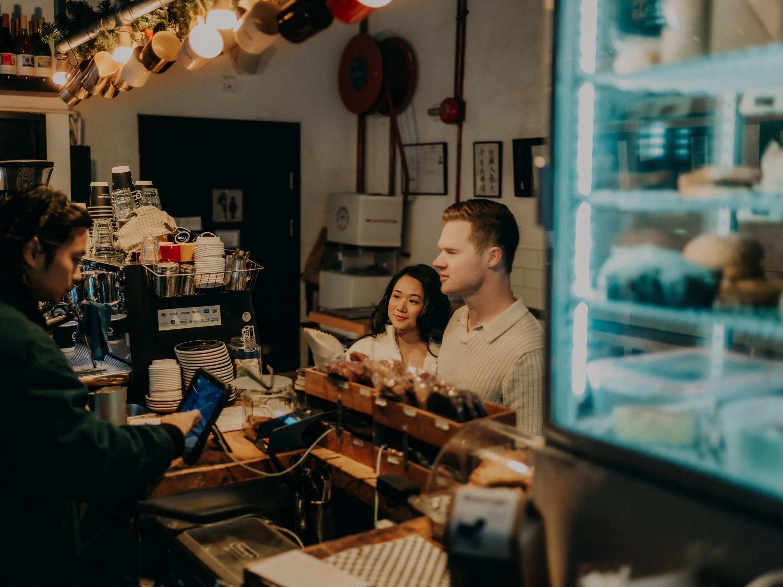 26-hongkong-engagement-kennedytown-cafe-ordering-leicasl2.jpg