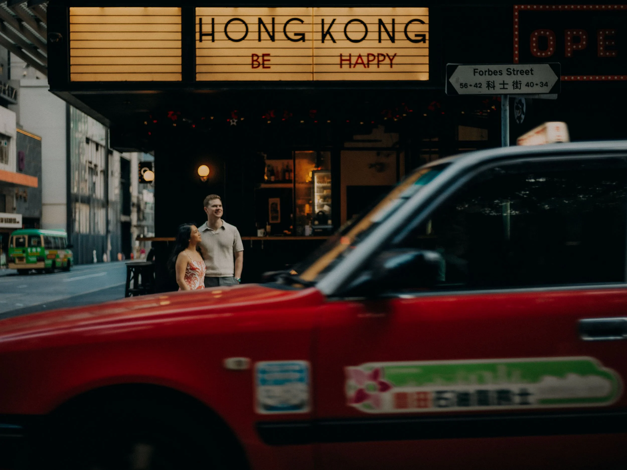 29-hongkong-engagement-kennedytown-street-redtaxi-leicasl2.jpg