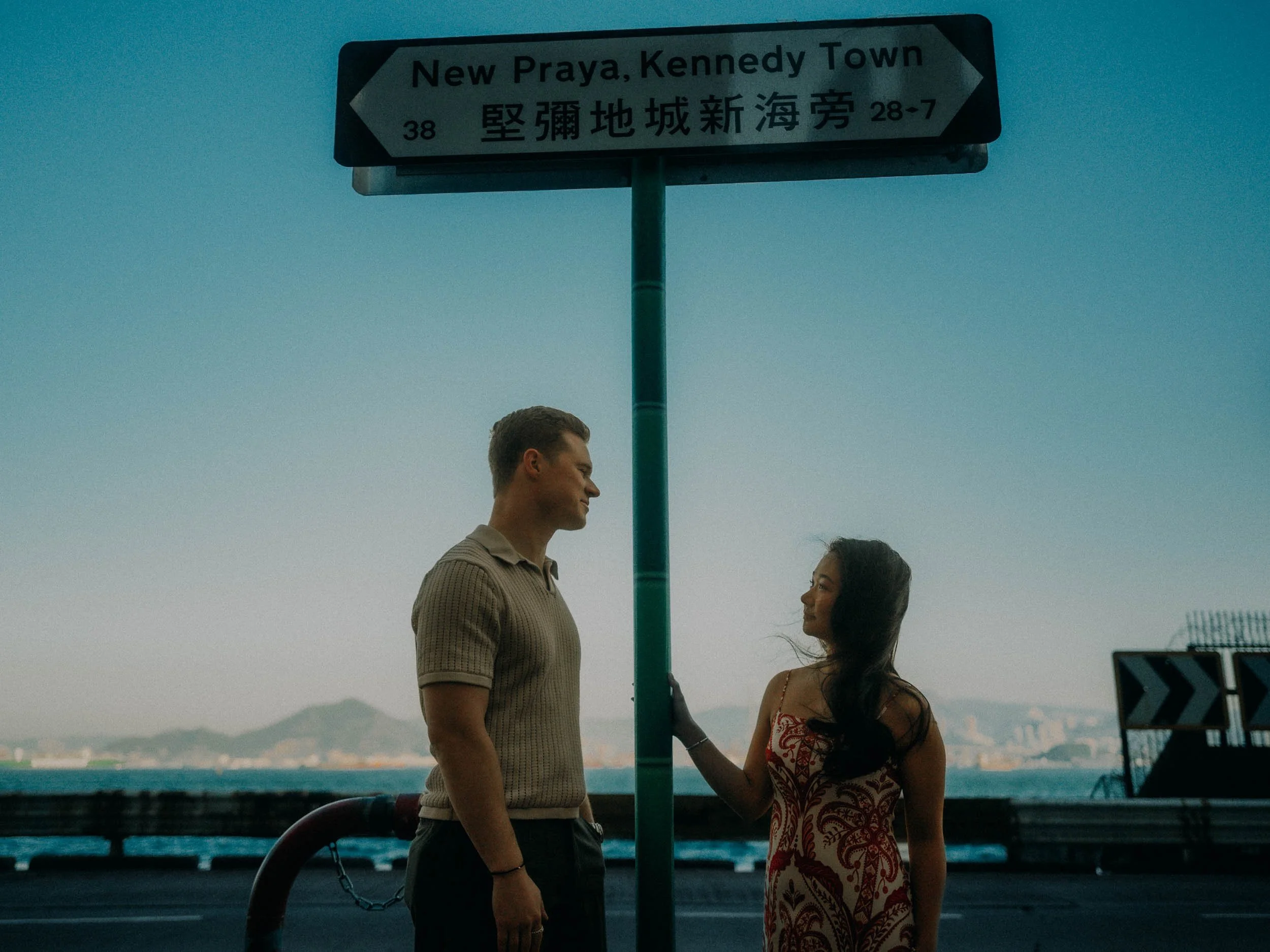 35-hongkong-engagement-kennedytown-waterfront-wayfinding-leicaq3.jpg
