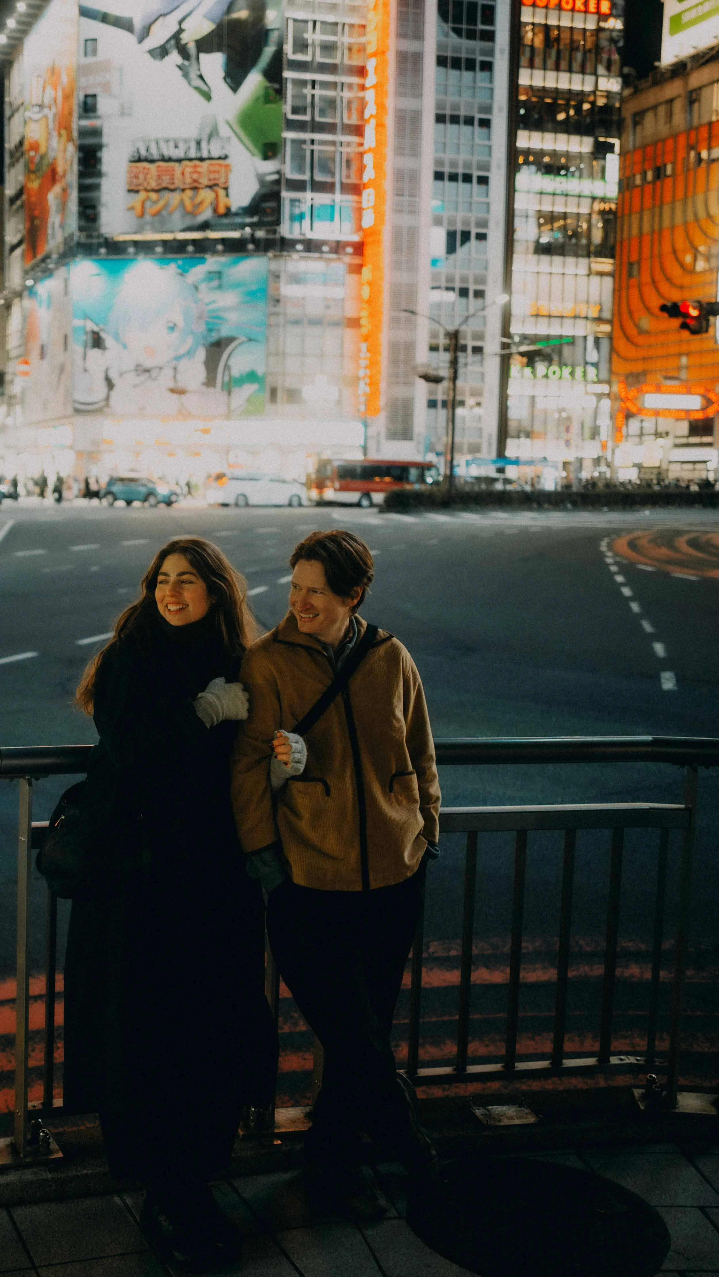 10-tokyo-coupleshoot-kabukicho-night-citylights-leicaq3.jpg