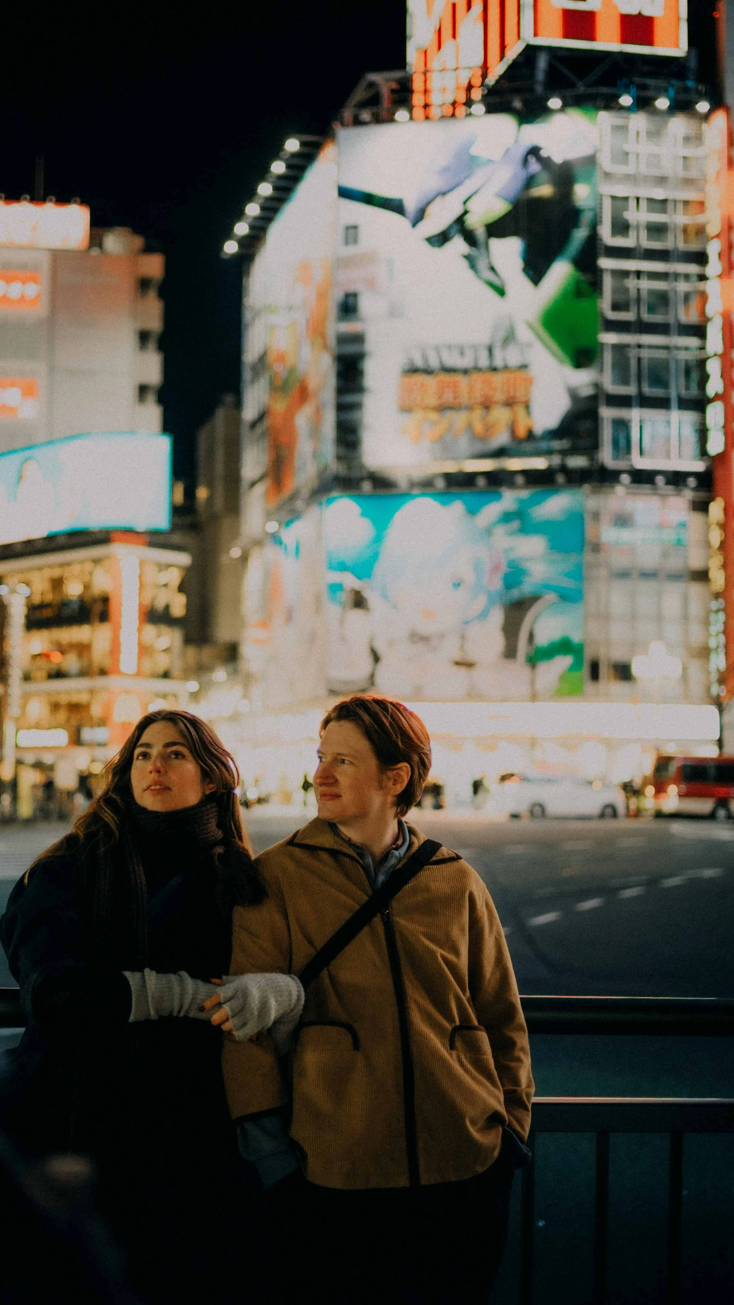 11-tokyo-coupleshoot-kabukicho-night-neonportrait-leicam11.jpg