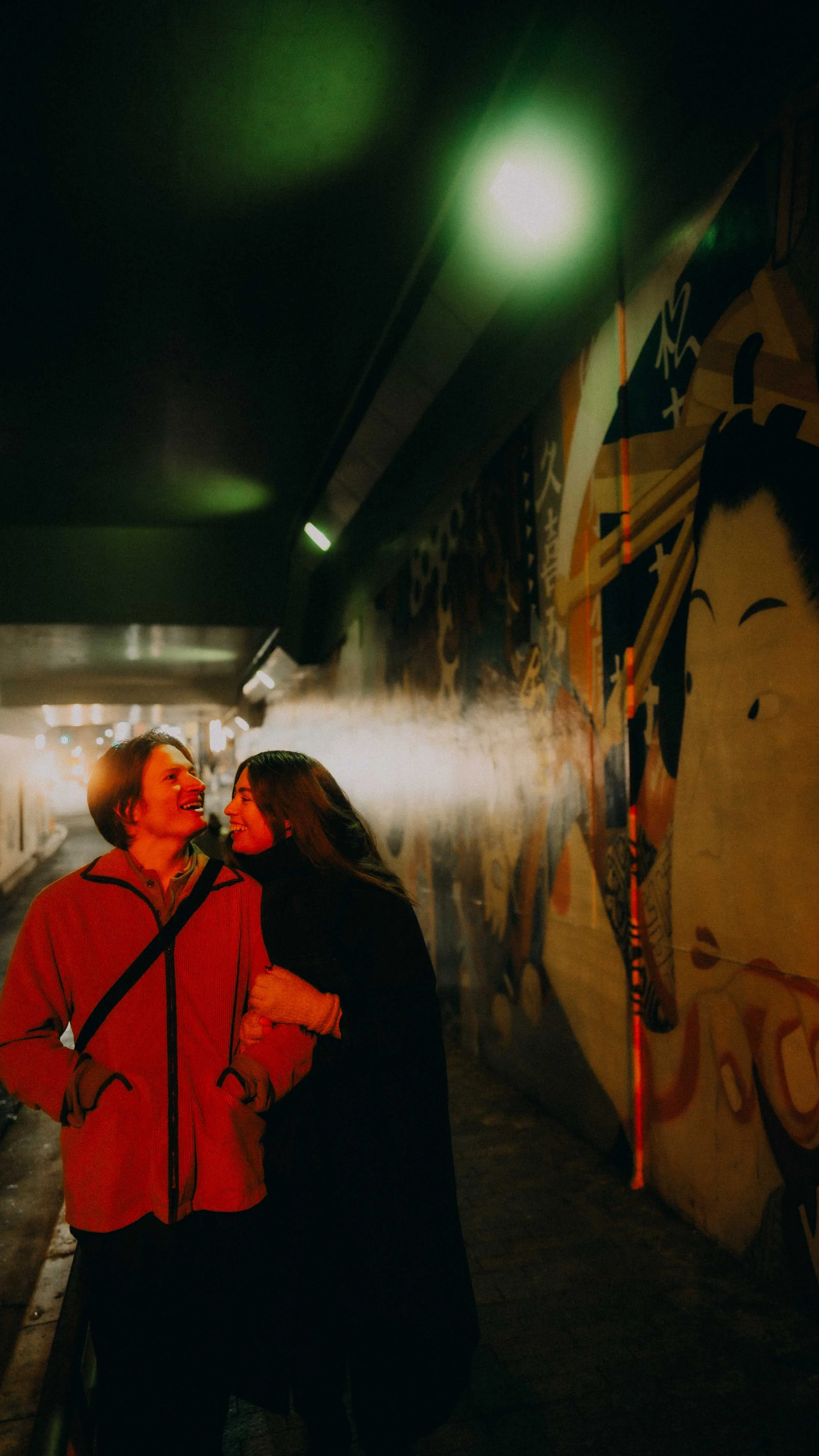 14-tokyo-coupleshoot-shinjuku-underpass-redlight-leicaq3.jpg