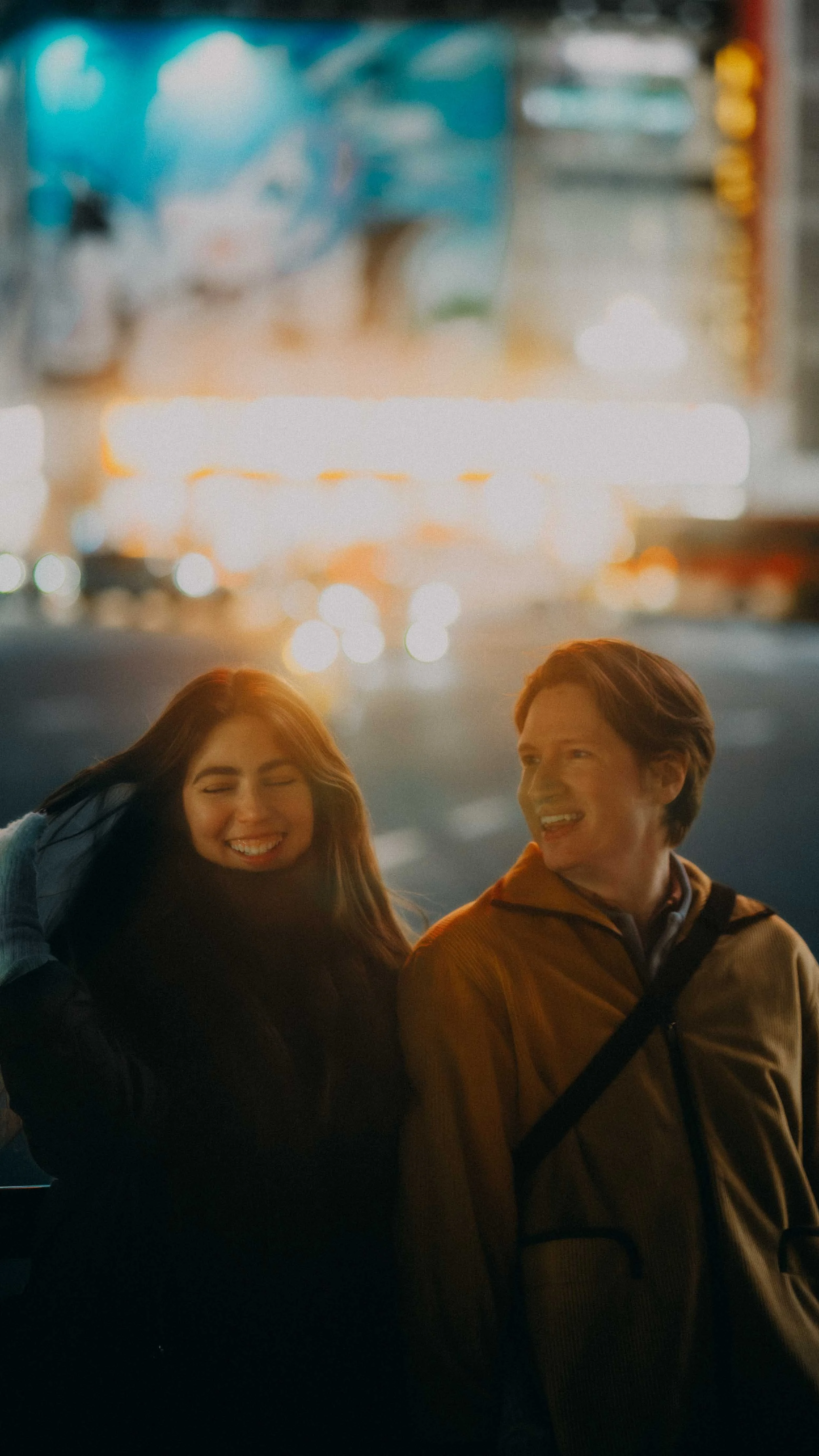 18-tokyo-coupleshoot-kabukicho-night-laughter-leicasl2.jpg