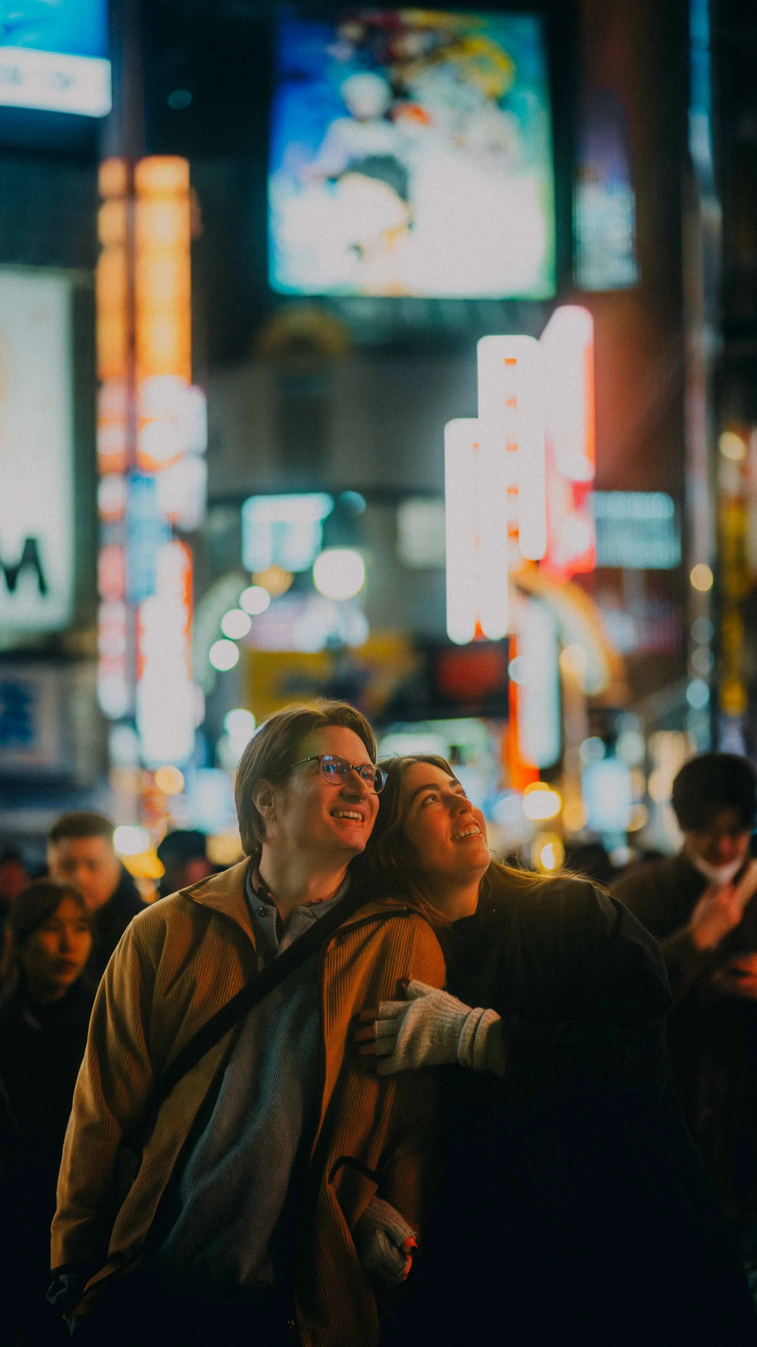 21-tokyo-coupleshoot-shibuya-night-neonlights-leicasl2.jpg
