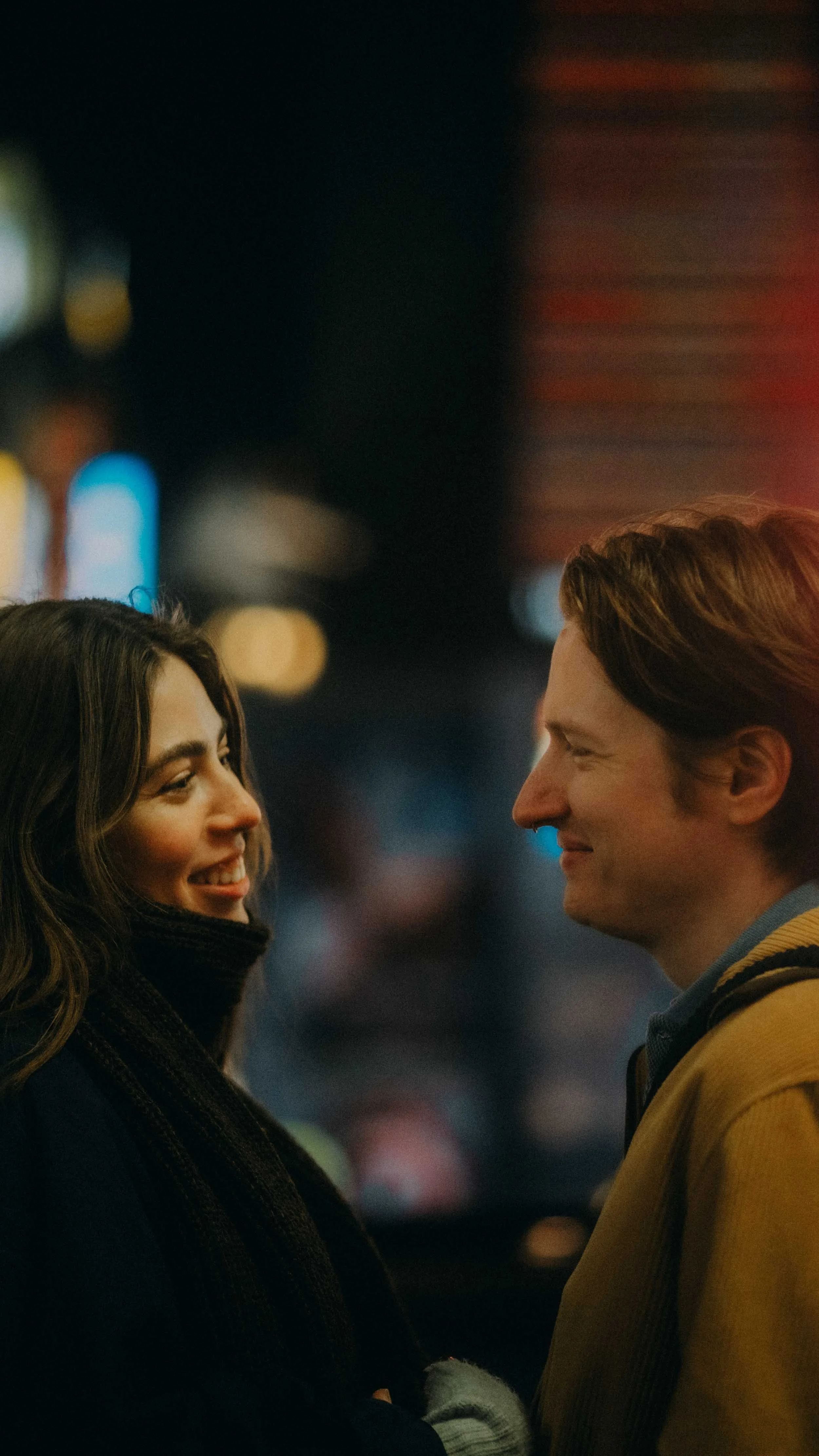 23-tokyo-coupleshoot-kabukicho-night-closeportrait-leicasl2.jpg