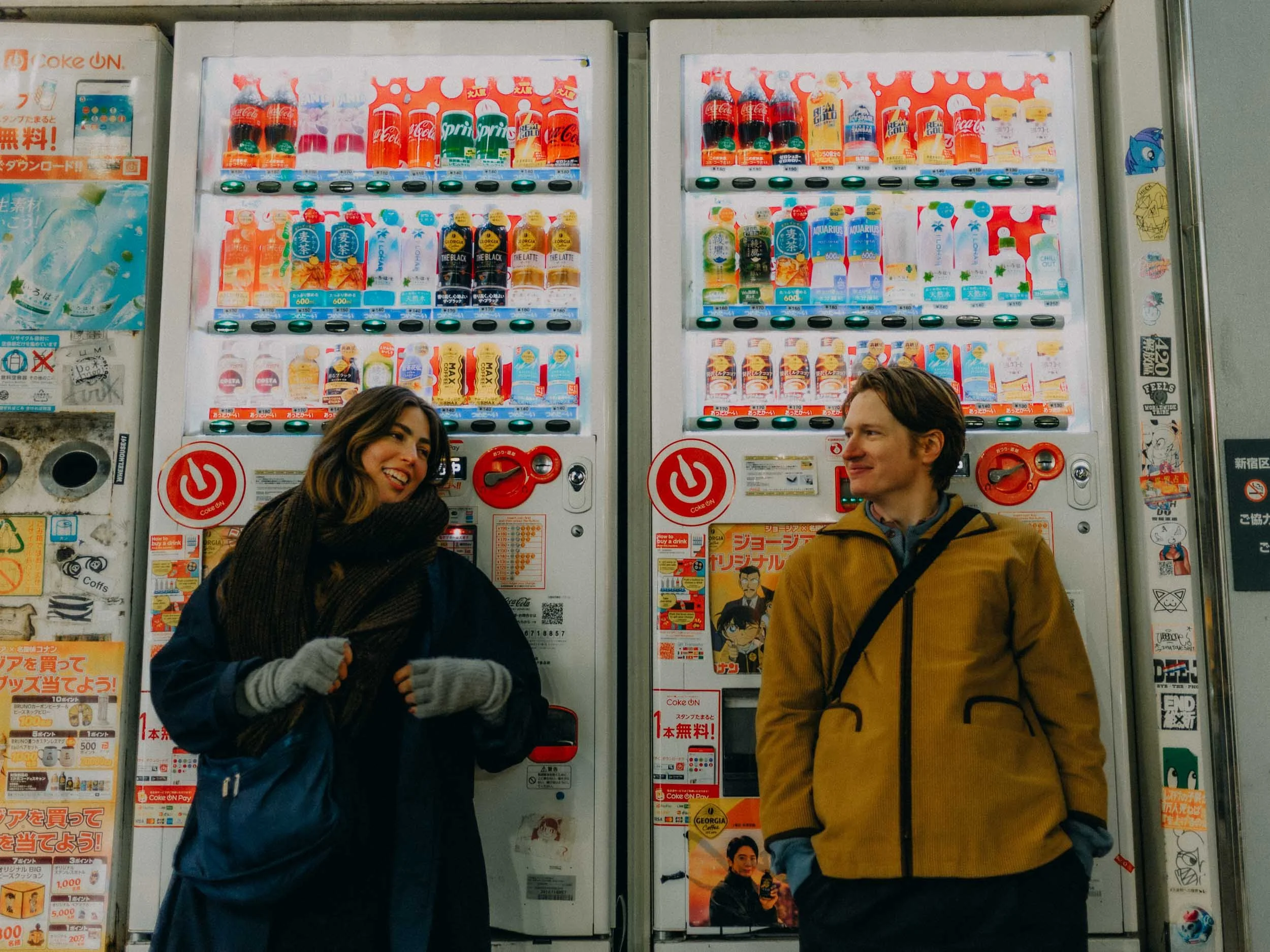 28-tokyo-coupleshoot-shinjuku-night-vendingmachines-leicam11.jpg
