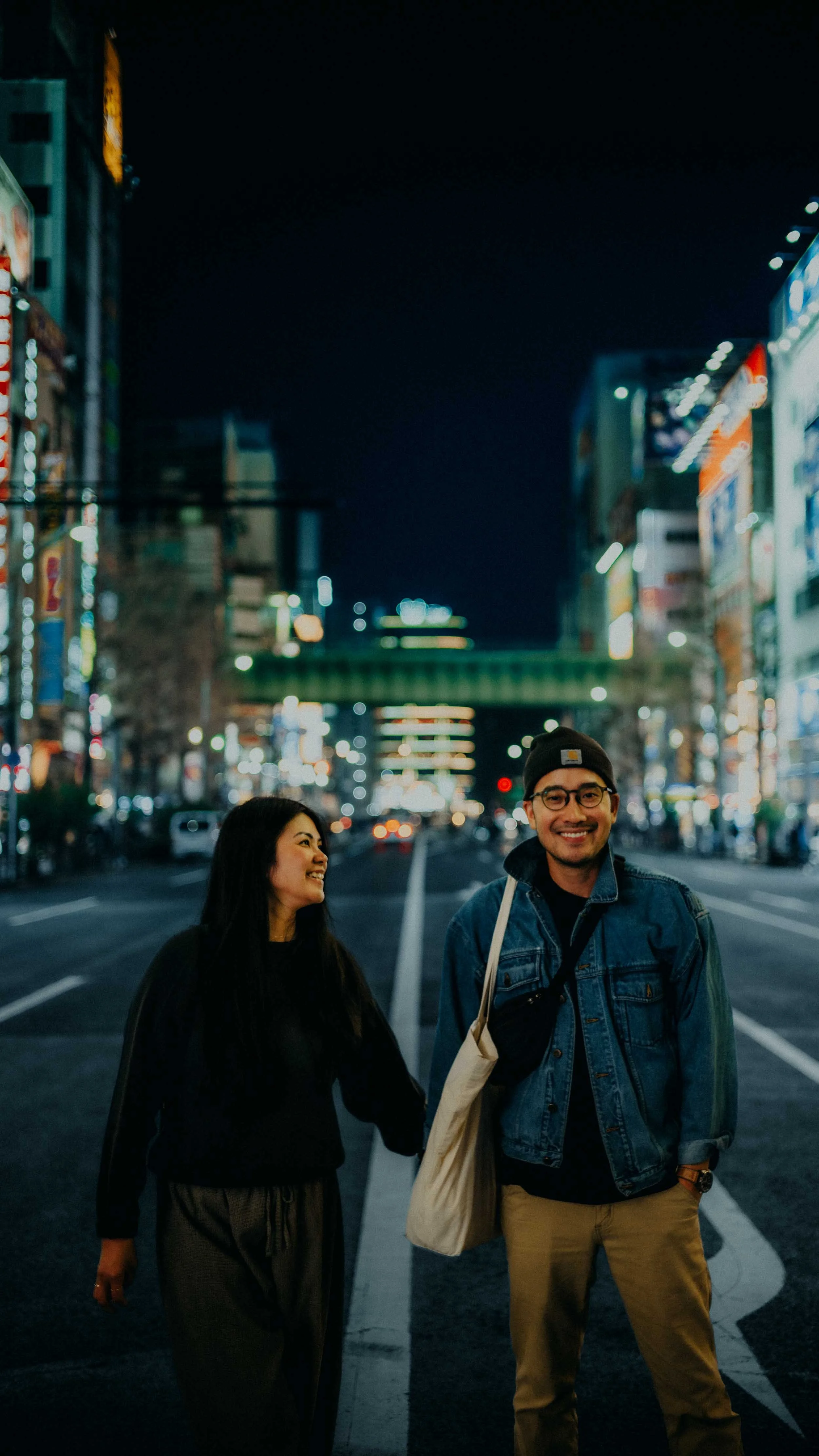 4-tokyo-coupleshoot-akihabara-street-cityview-leicasl2.jpg