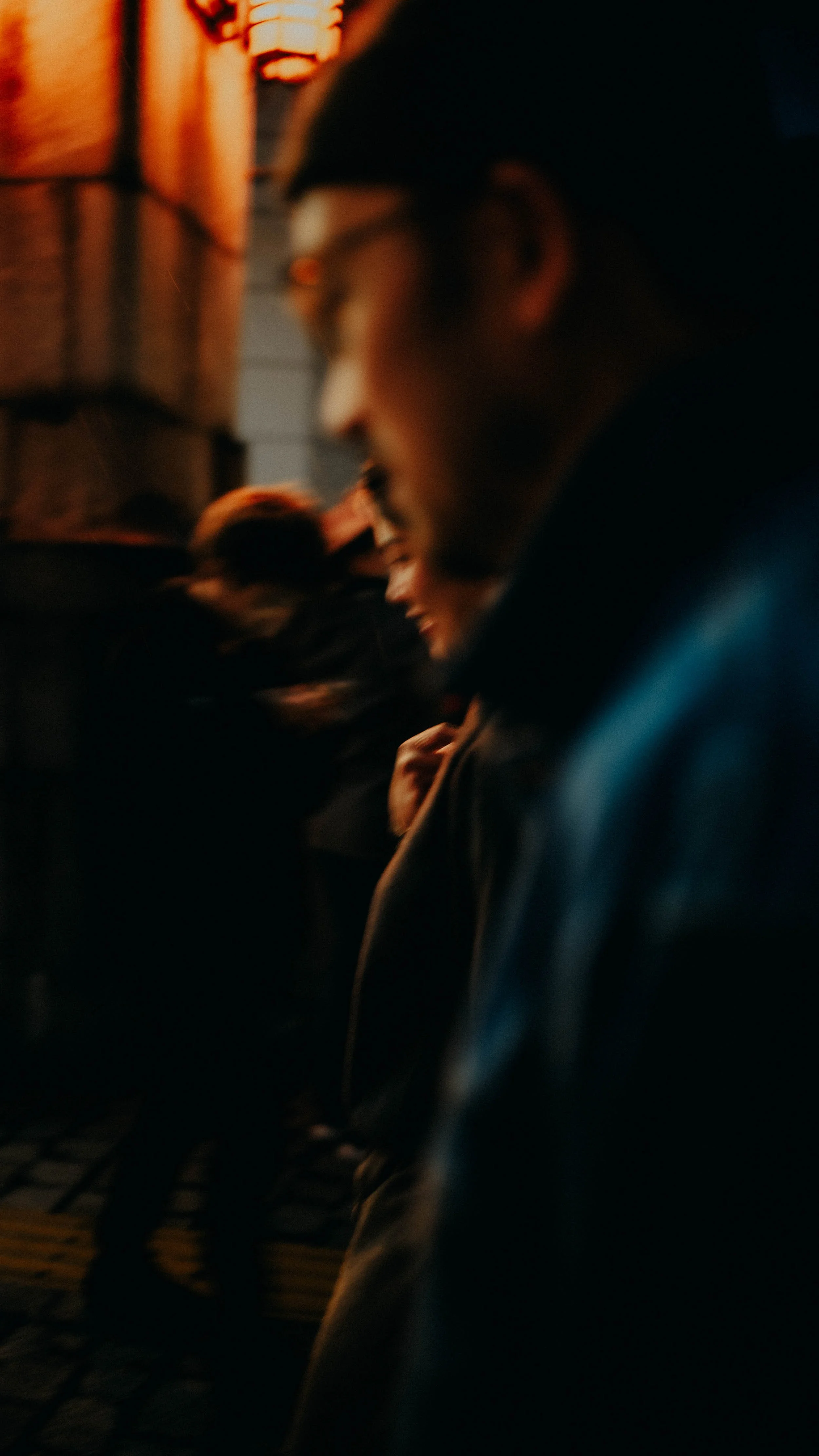 14-tokyo-coupleshoot-akihabara-night-motionblur-leicasl2.jpg