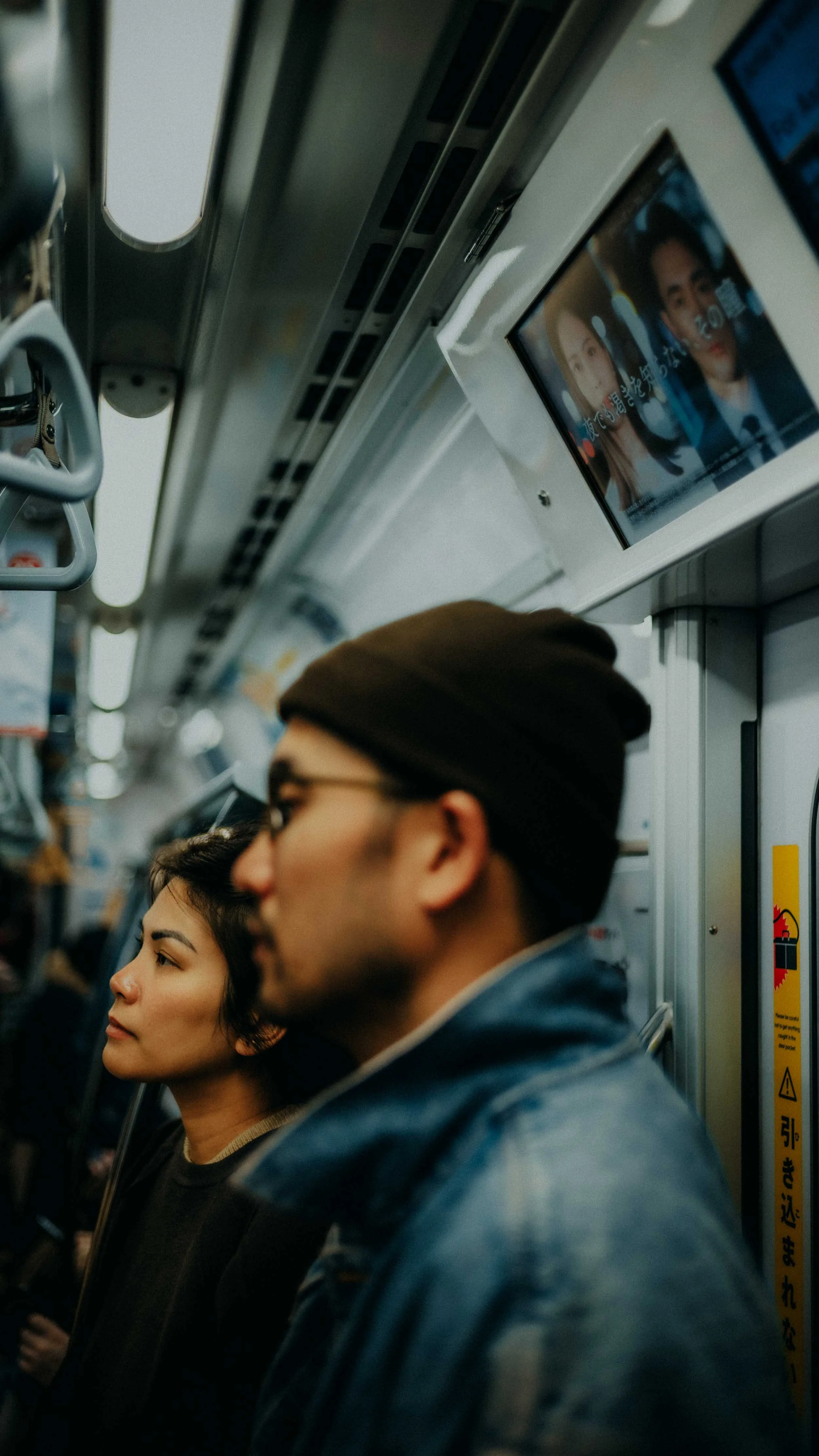 21-tokyo-coupleshoot-ginzaline-train-profile-leicasl2.jpg