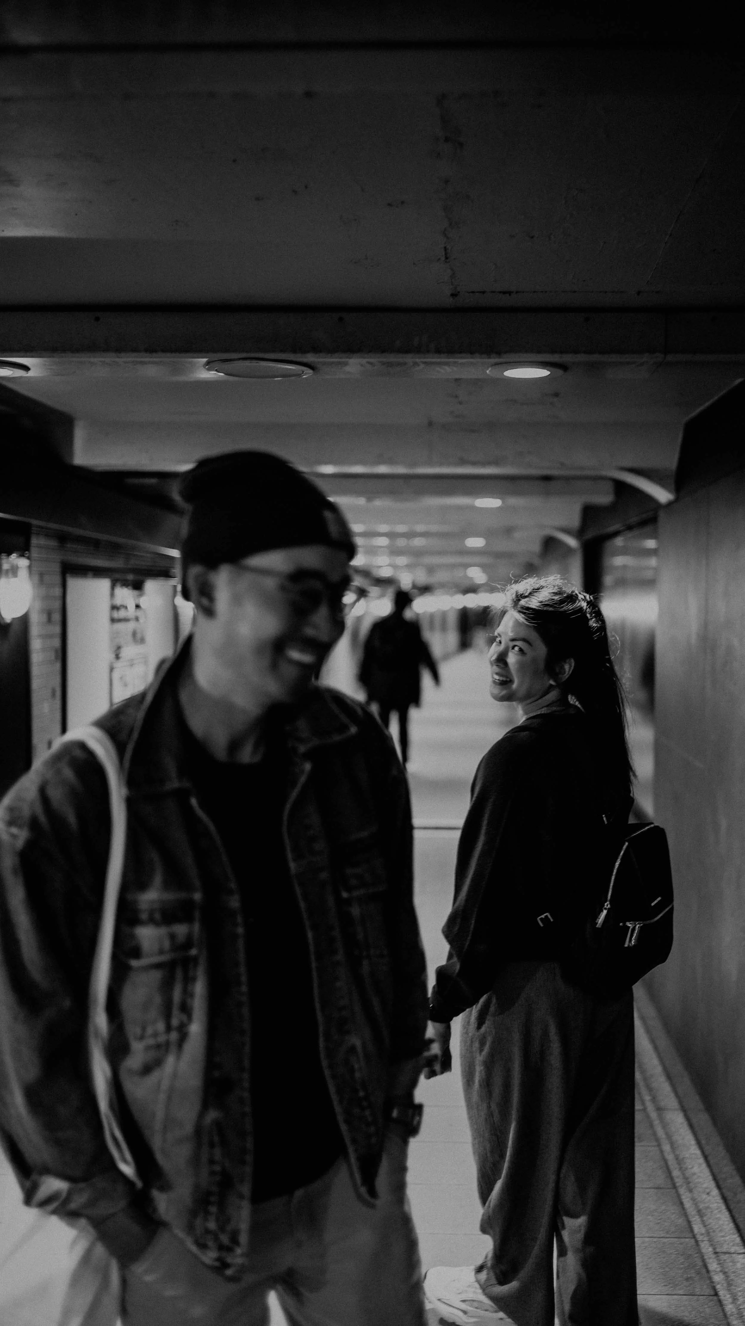 24-tokyo-coupleshoot-kanda-passage-lookback-leicasl2.jpg