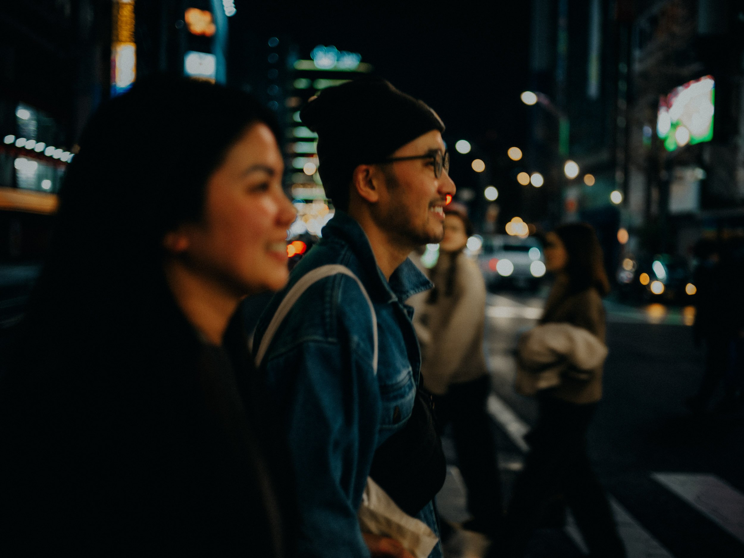 32-tokyo-coupleshoot-akihabara-night-crowd-leicasl2.jpg
