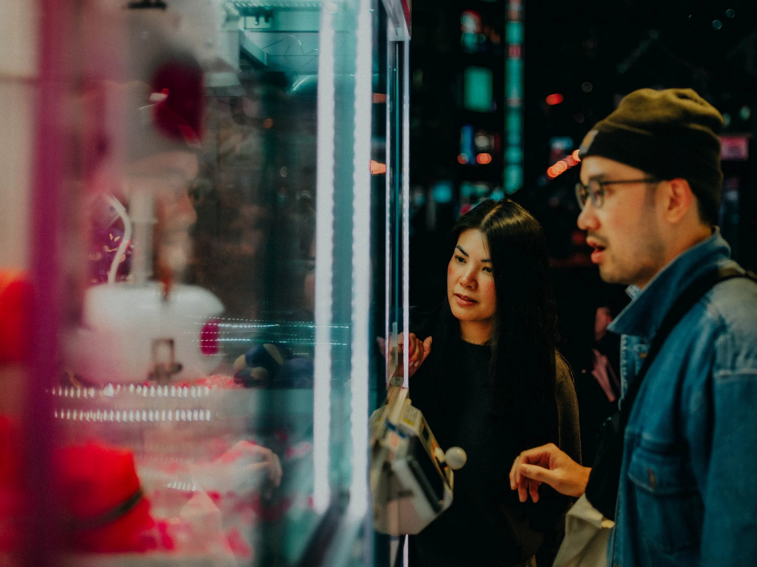 34-tokyo-coupleshoot-akihabara-arcade-clawmachine-leicasl2.jpg