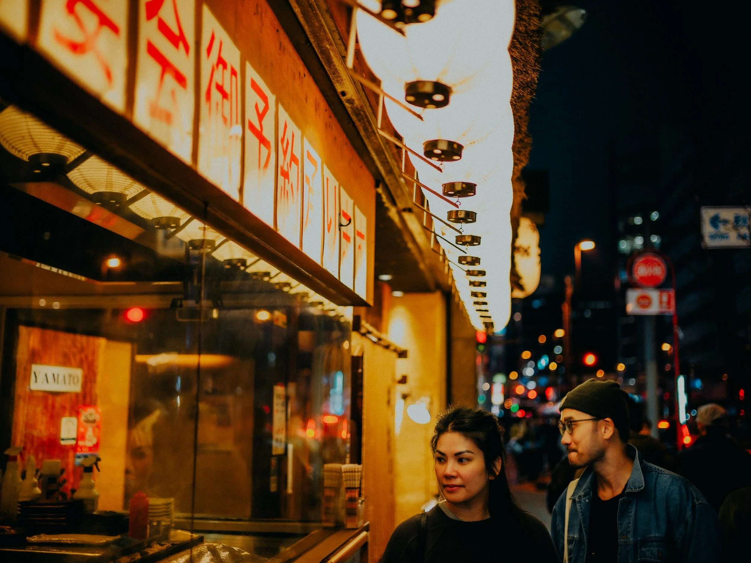 35-tokyo-coupleshoot-akihabara-night-lanternrow-leicasl2.jpg