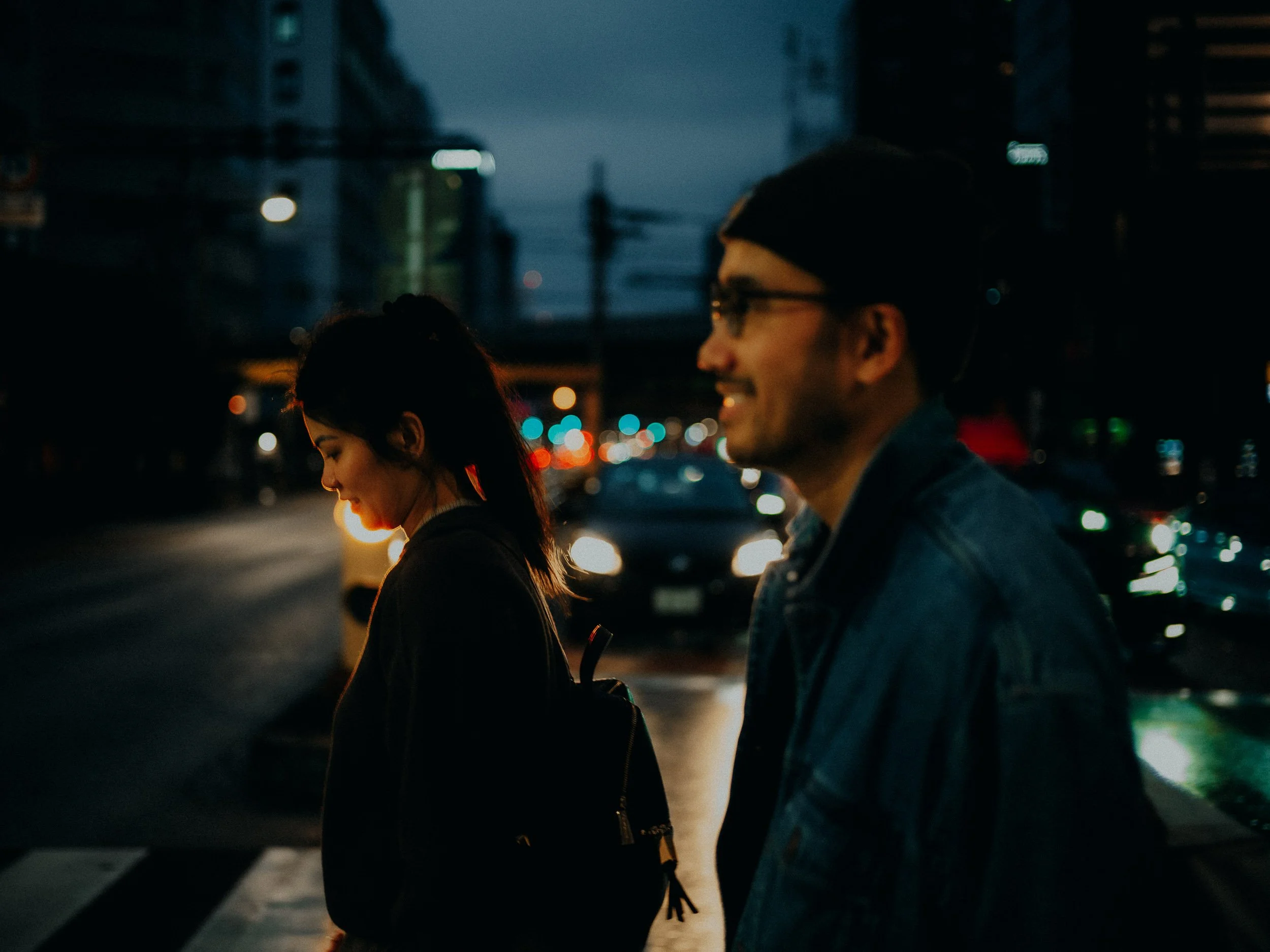 36-tokyo-coupleshoot-kanda-street-trafficlights-leicasl2.jpg