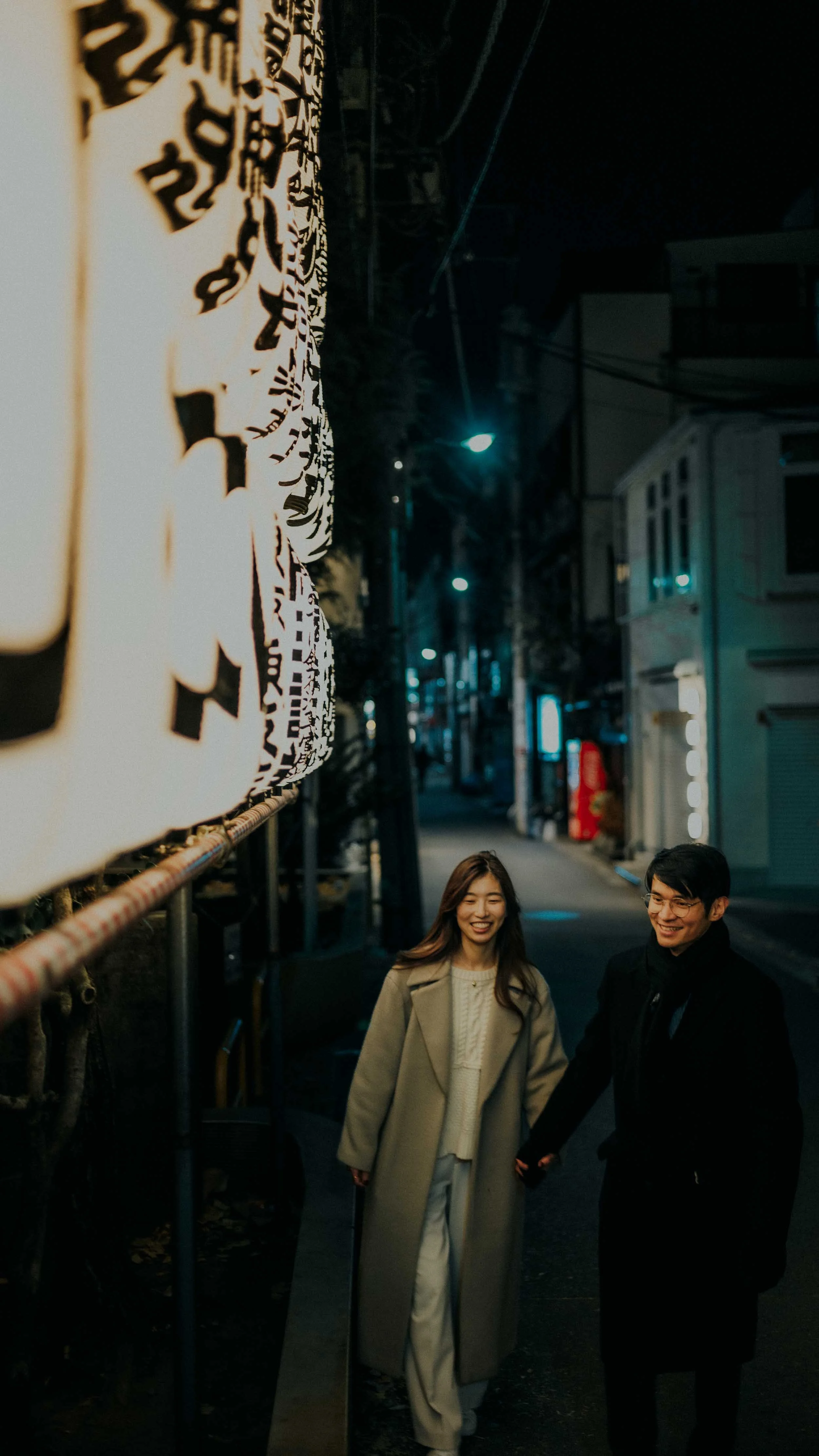 9-tokyo-engagement-sensoji-night-lanternwalk-leicasl2.jpg