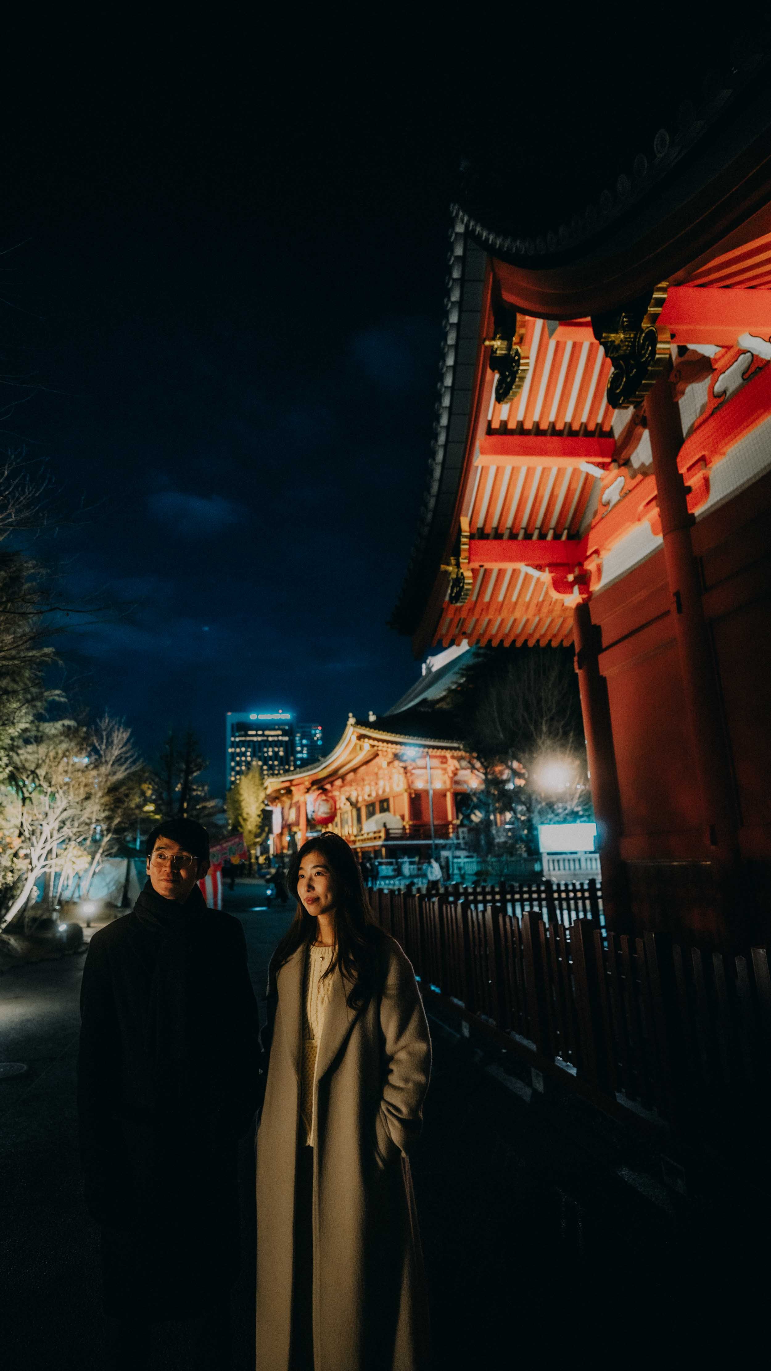 16-tokyo-engagement-sensoji-night-templegrounds-sonya7rv.jpg