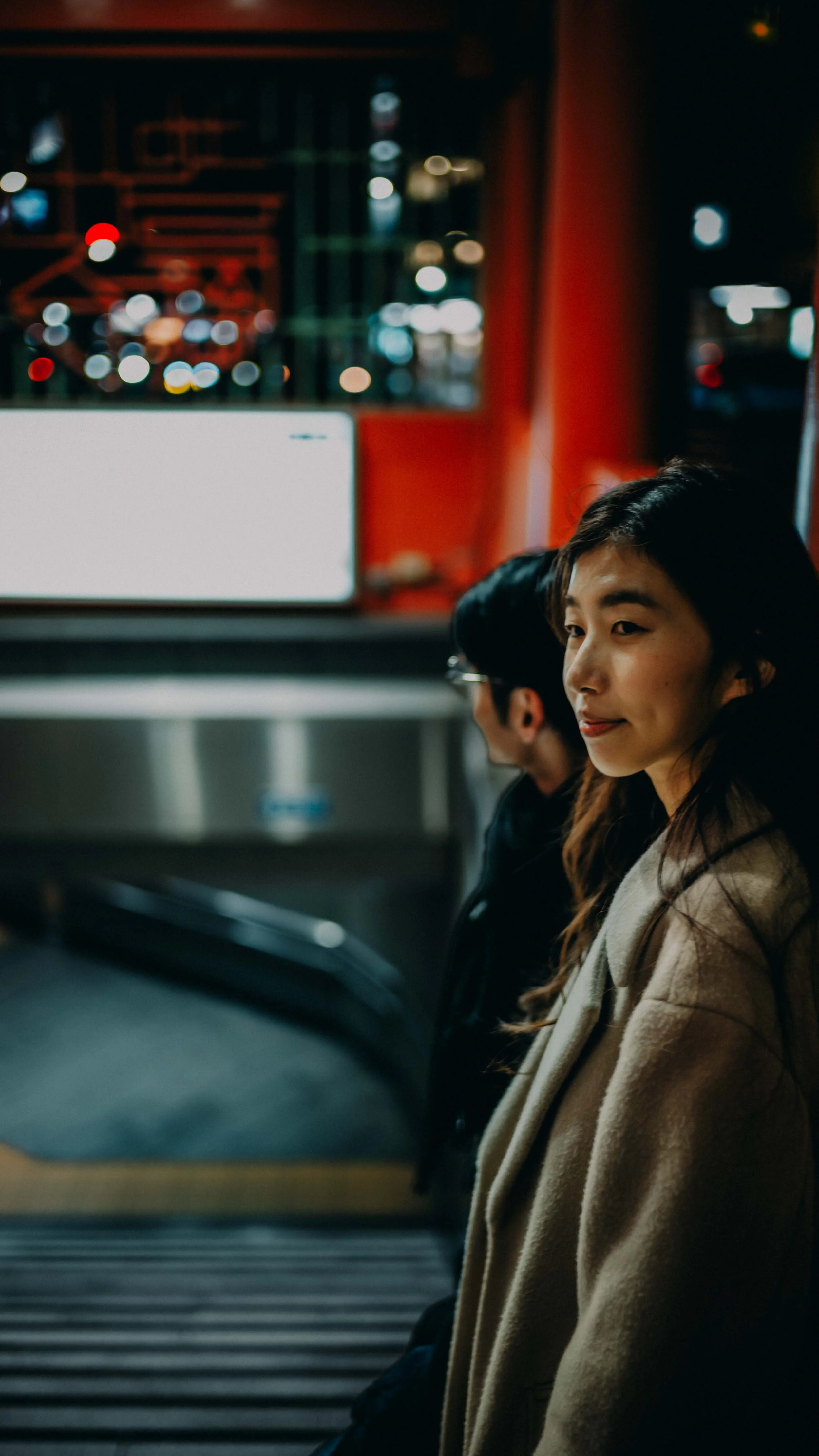 21-tokyo-engagement-asakusa-night-selectivefocus-leicasl2.jpg