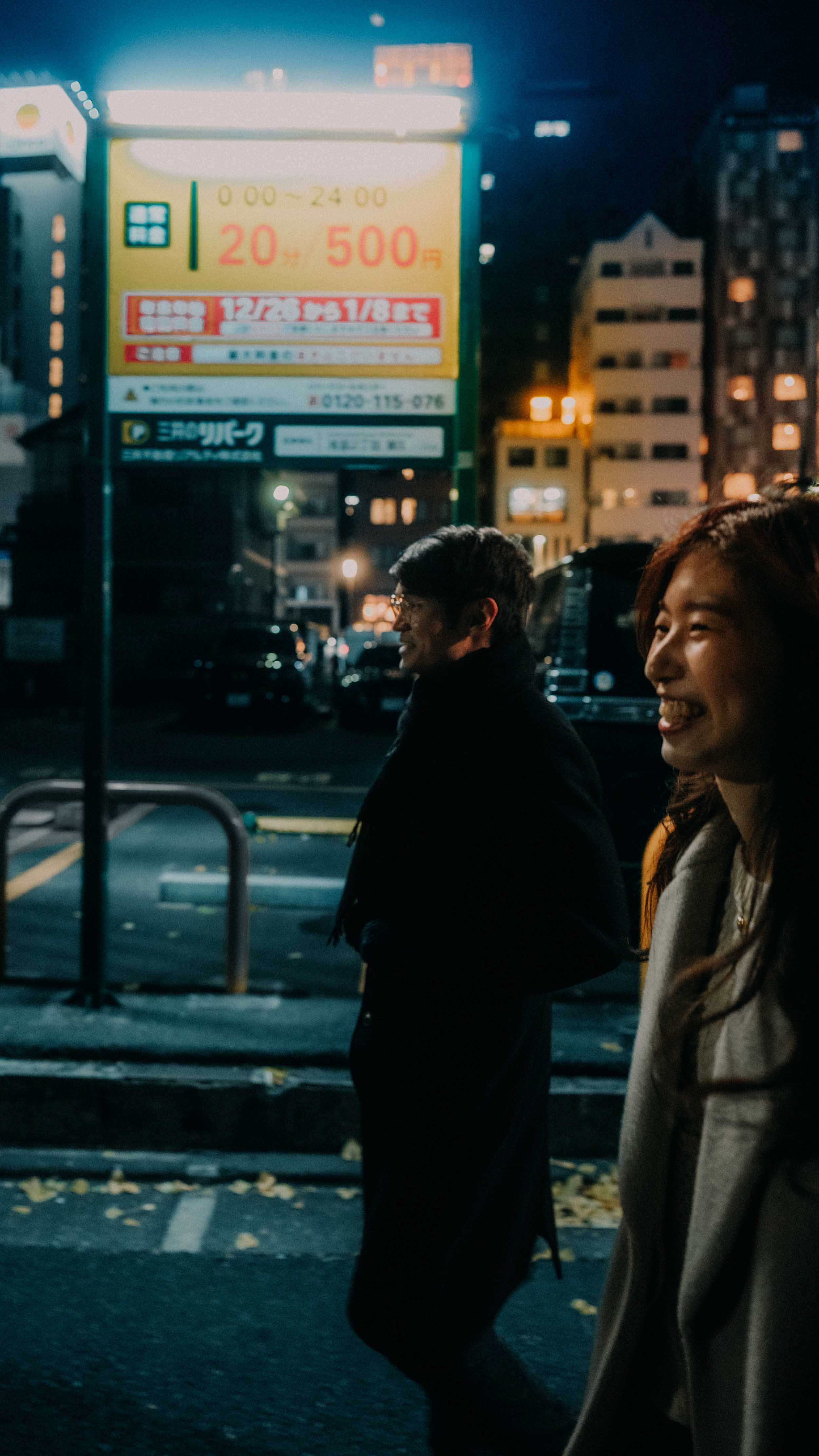 23-tokyo-engagement-asakusa-night-laughter-sonya7rv.jpg