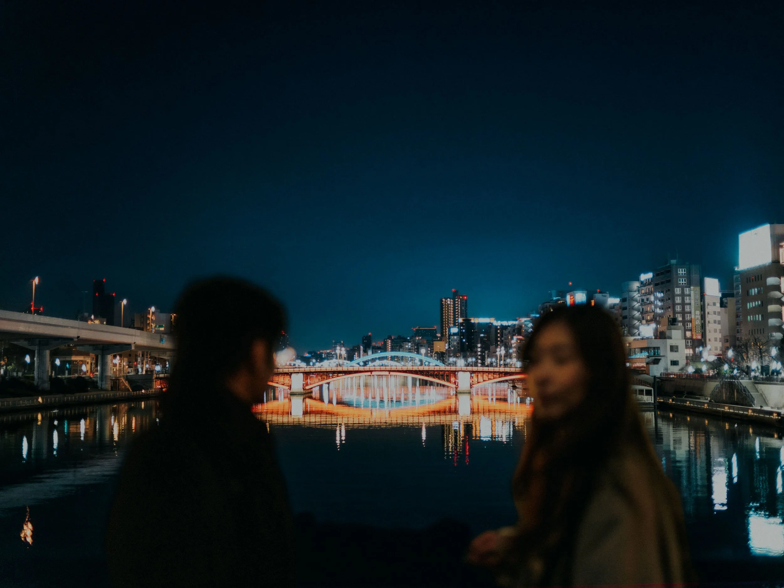 31-tokyo-engagement-sumidariver-night-bridgefocus-leicasl2.jpg