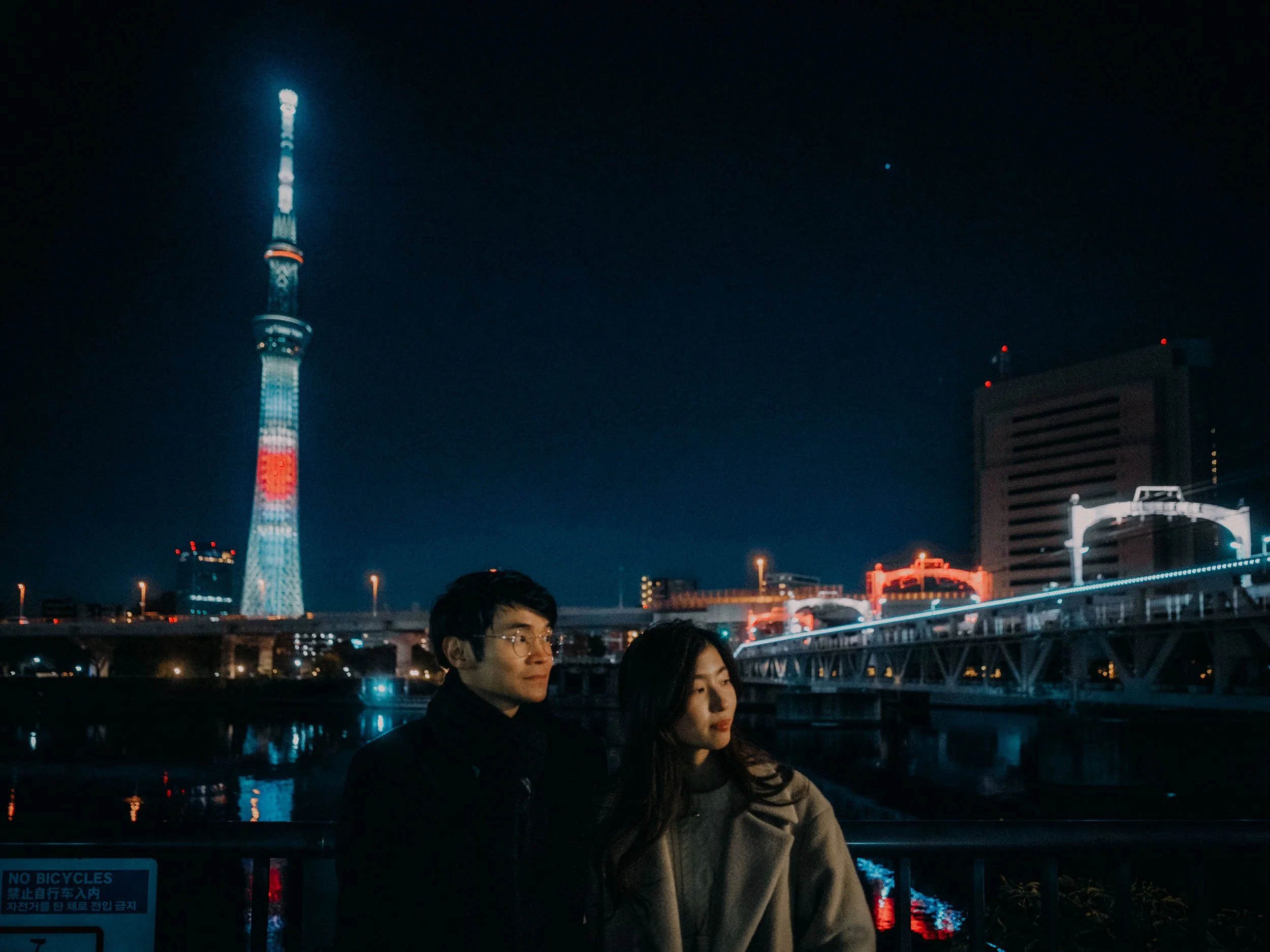 33-tokyo-engagement-sumidariver-night-skytree-sonya7rv.jpg