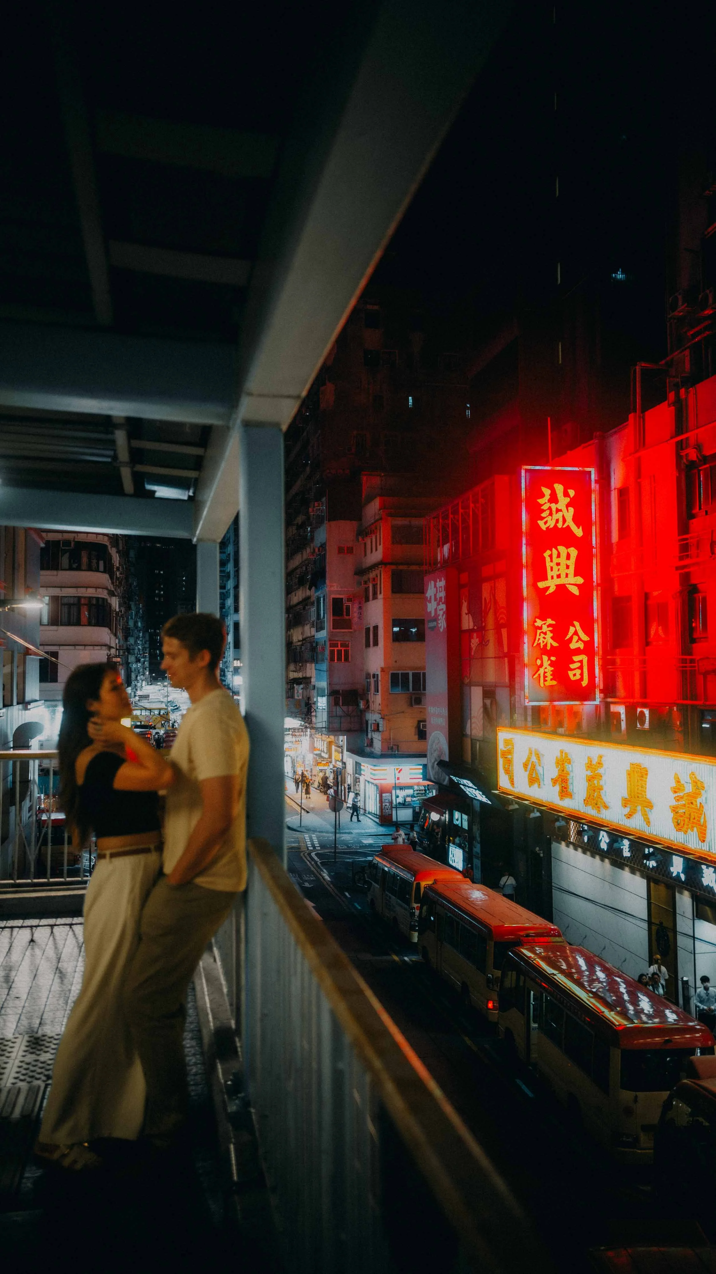 12-hongkong-coupleshoot-mongkok-night-overlook-leicaq3.jpg