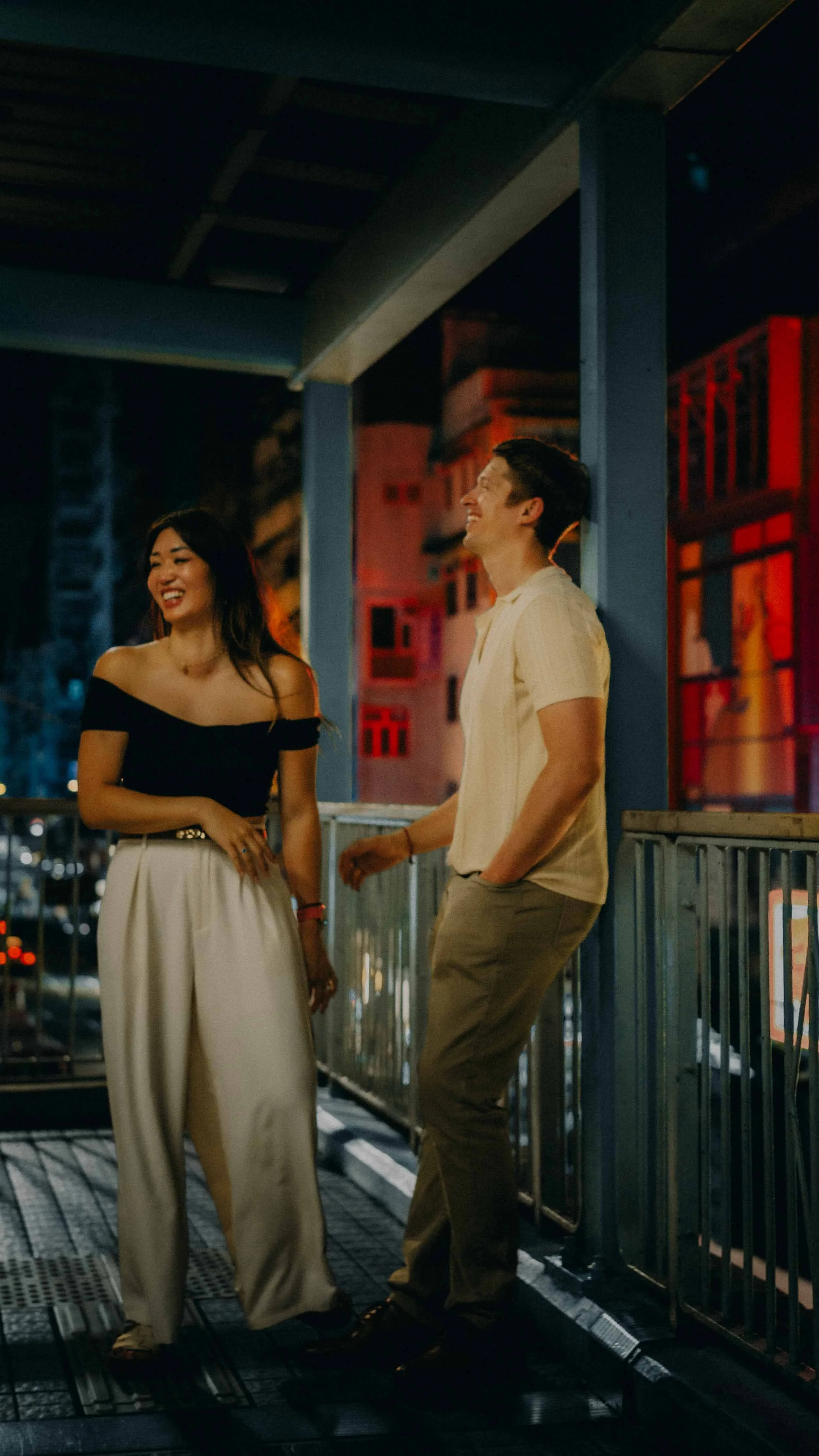 16-hongkong-coupleshoot-mongkok-overpass-laughter-leicam11.jpg