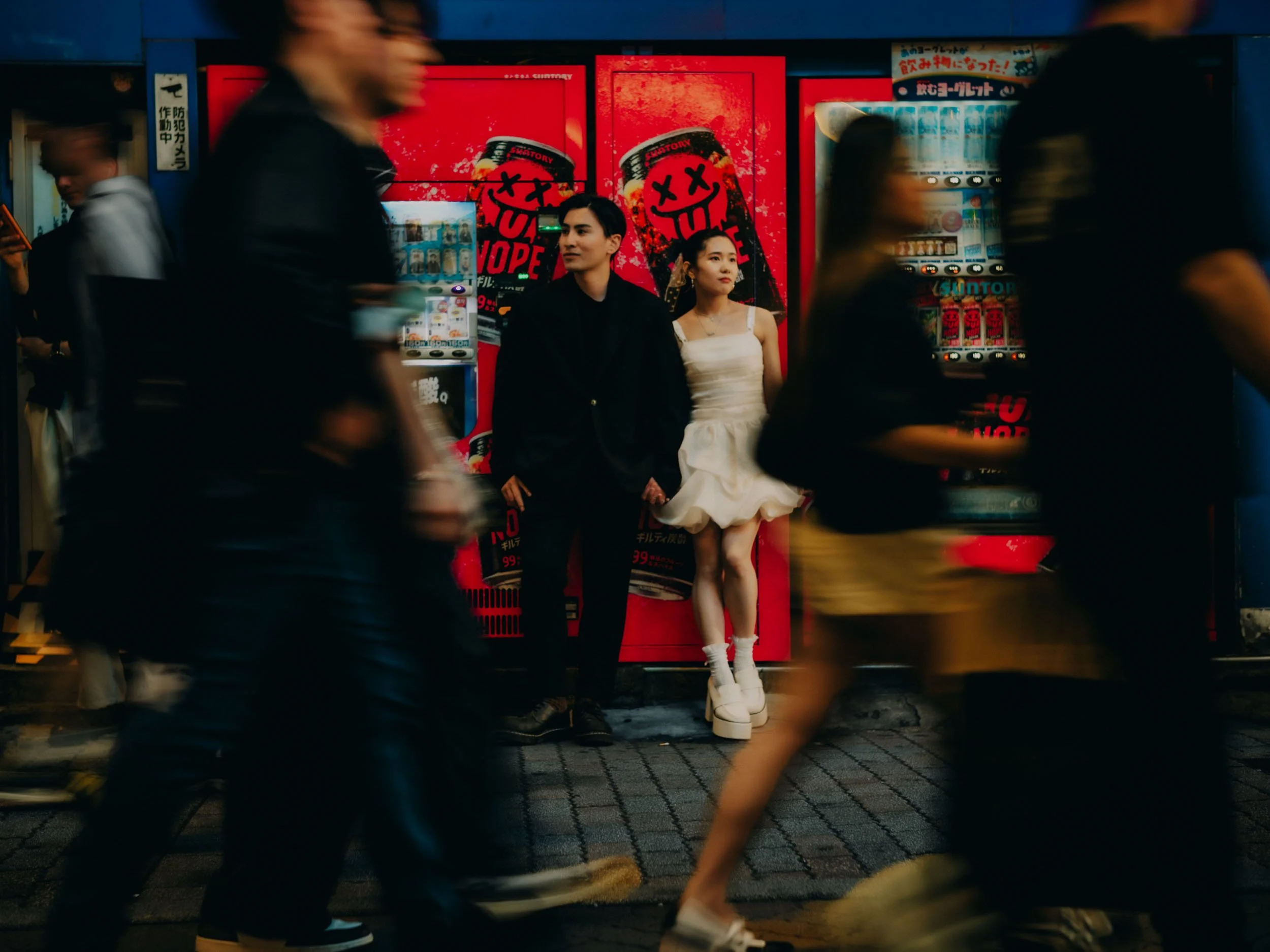 25-tokyo-engagement-shibuya-centergai-night-crowdblur-leicam11.jpg