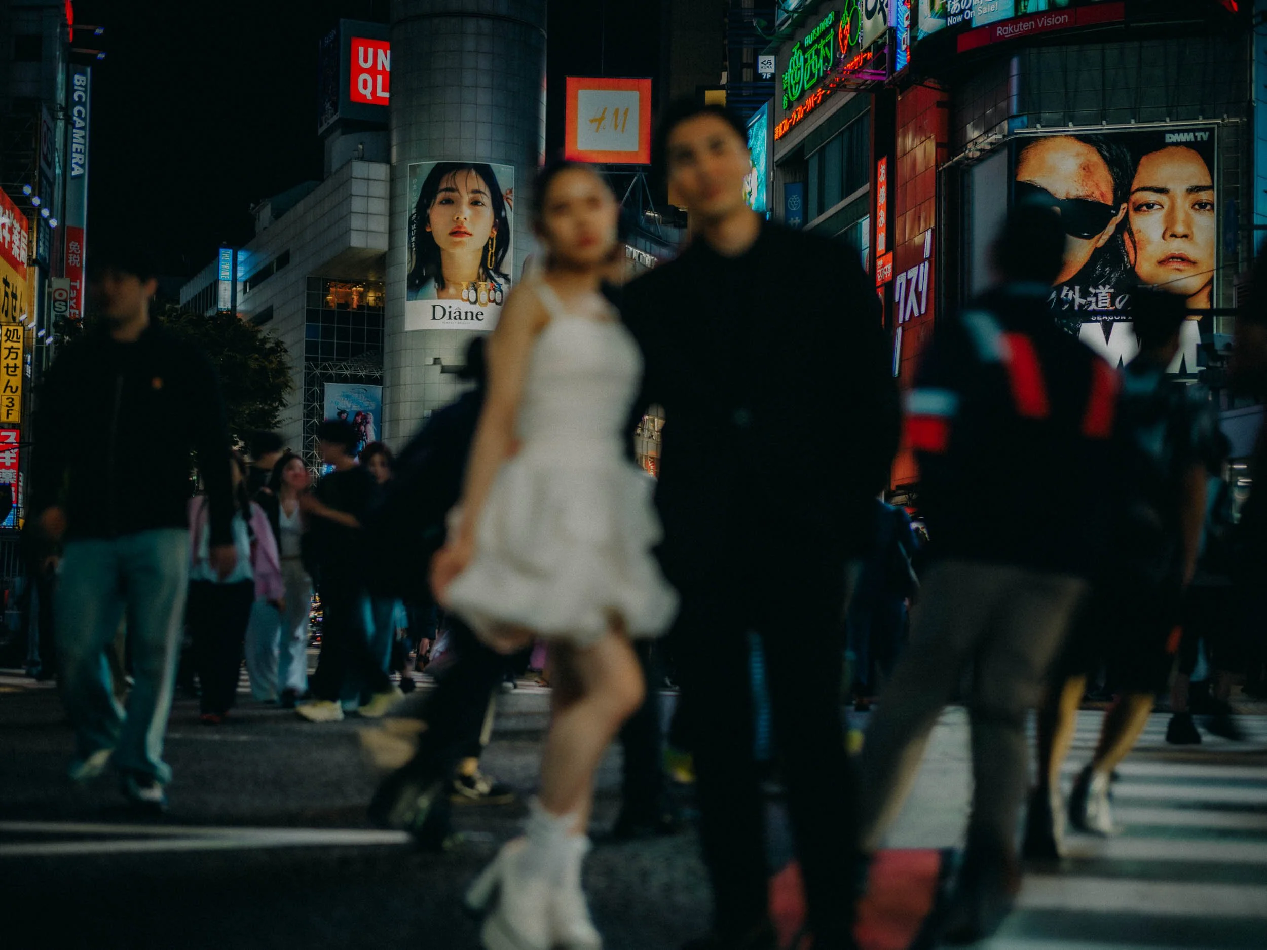 28-tokyo-engagement-shibuya-scramble-night-coupleportrait-leicam11.jpg
