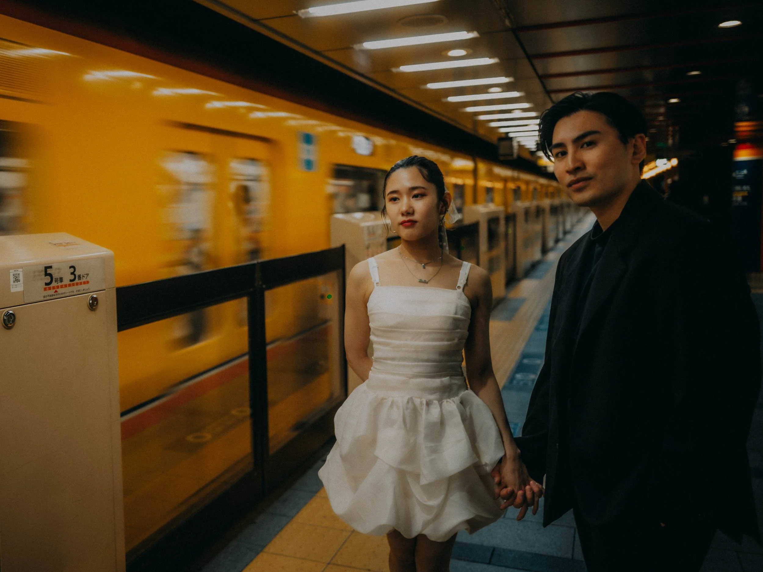 31-tokyo-engagement-ginzaline-platform-trainblur-leicaq3.jpg
