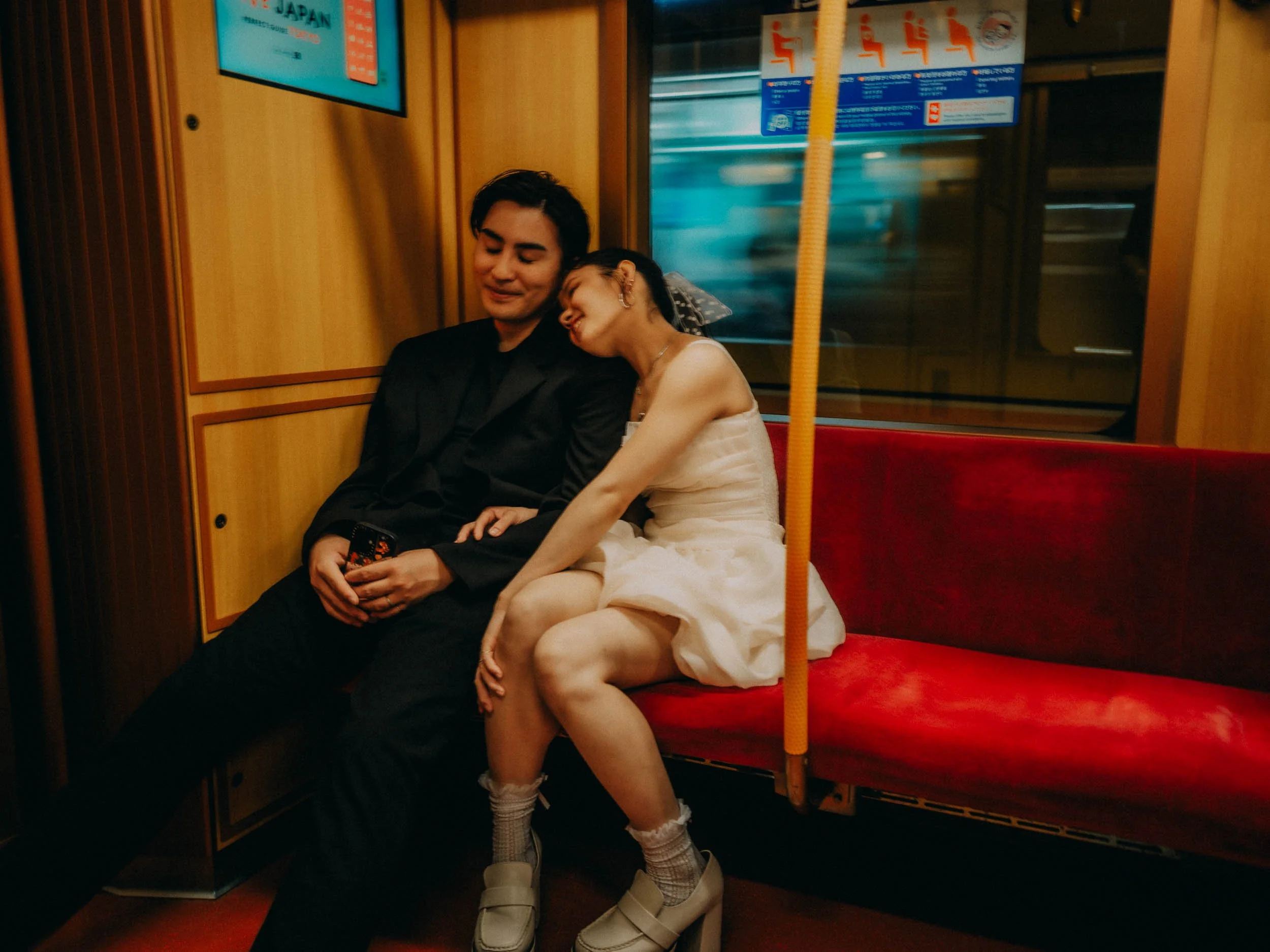 33-tokyo-engagement-ginzaline-train-seated-motionblur-leicaq3.jpg