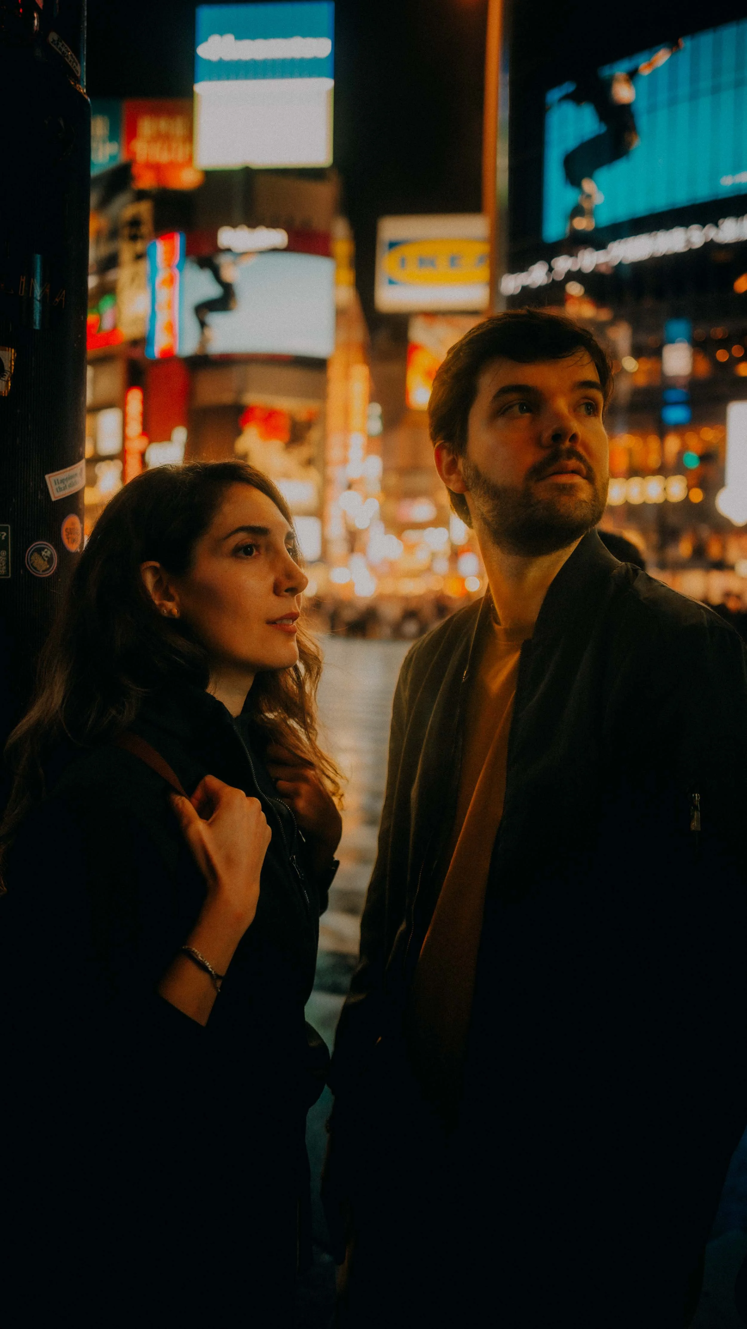 8-tokyo-coupleshoot-shibuya-citylights-portrait-leicaq3.jpg