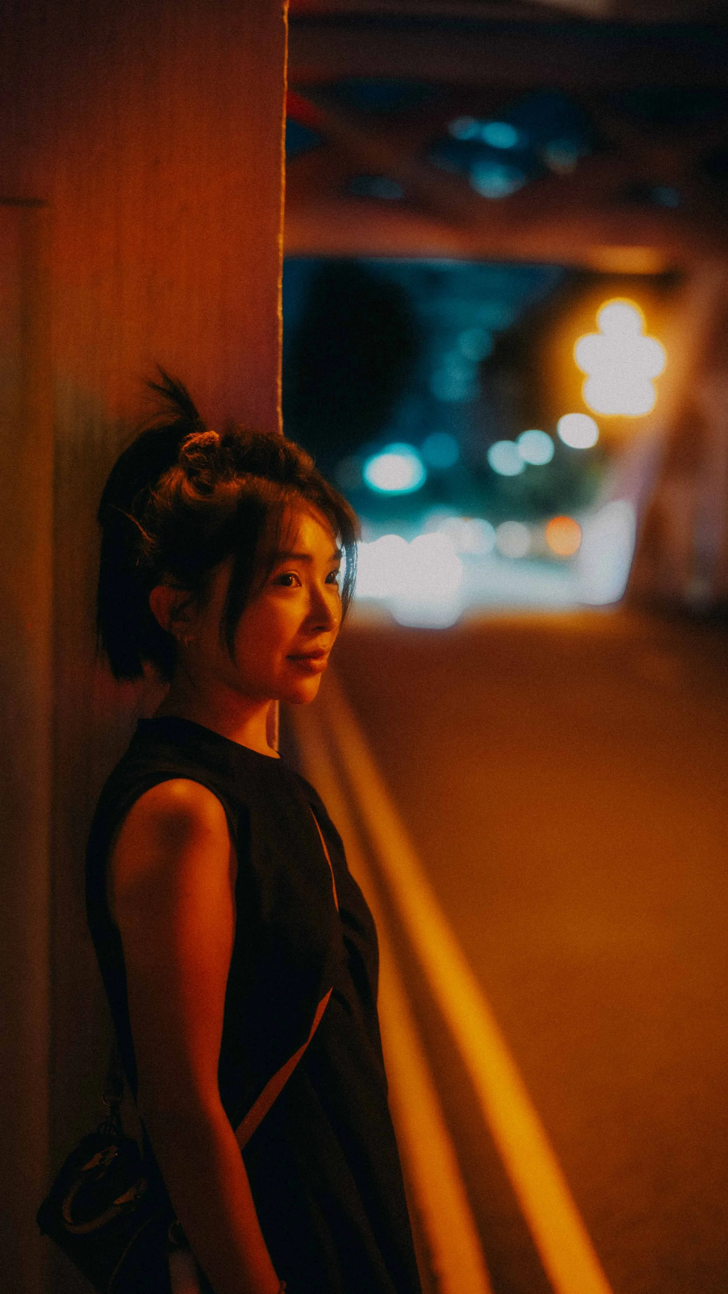 2-singapore-portrait-elginbridge-night-amberwall-leicasl3s.jpg