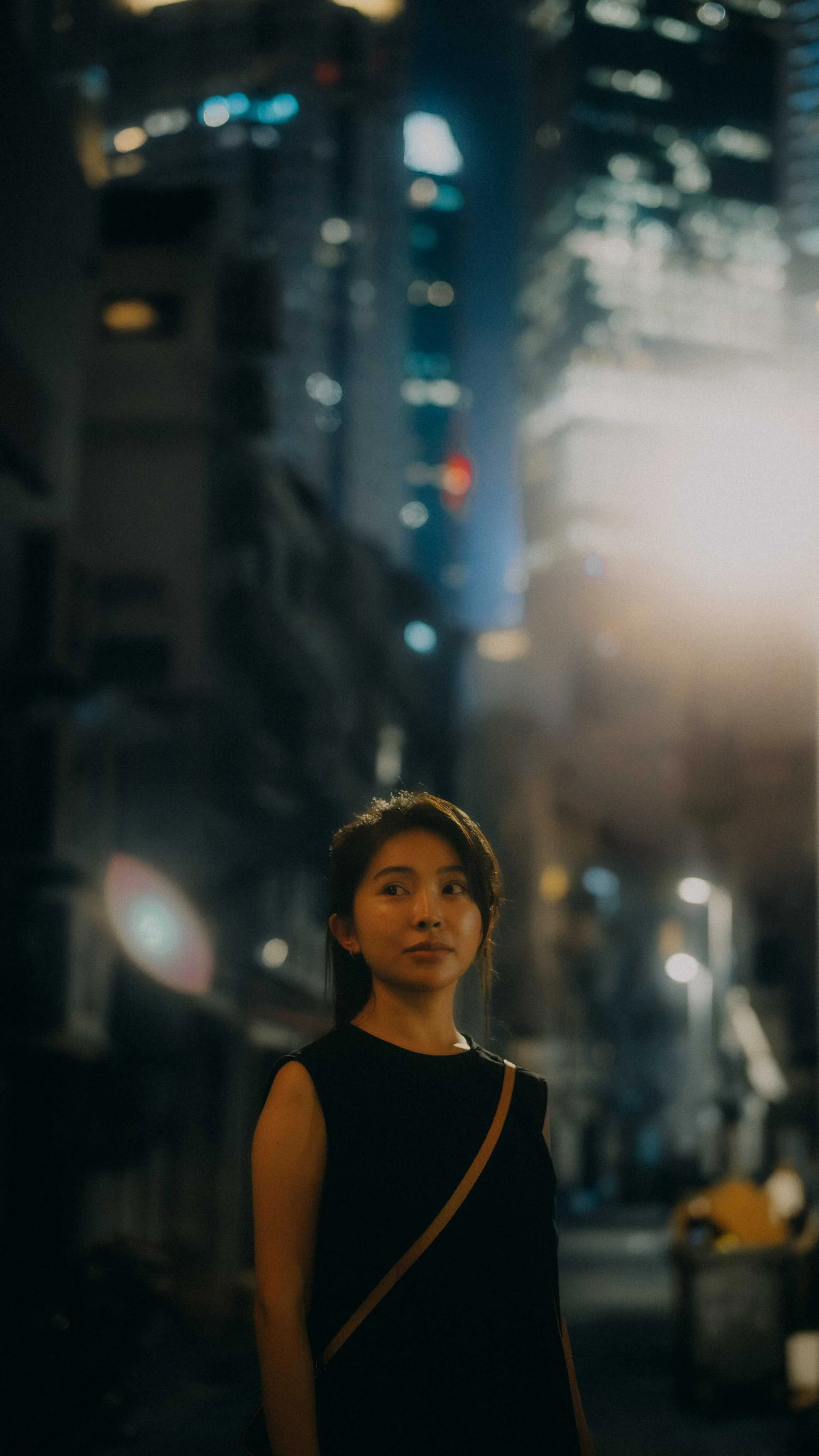 7-singapore-portrait-cbdskyline-night-spotlight-leicasl3s.jpg