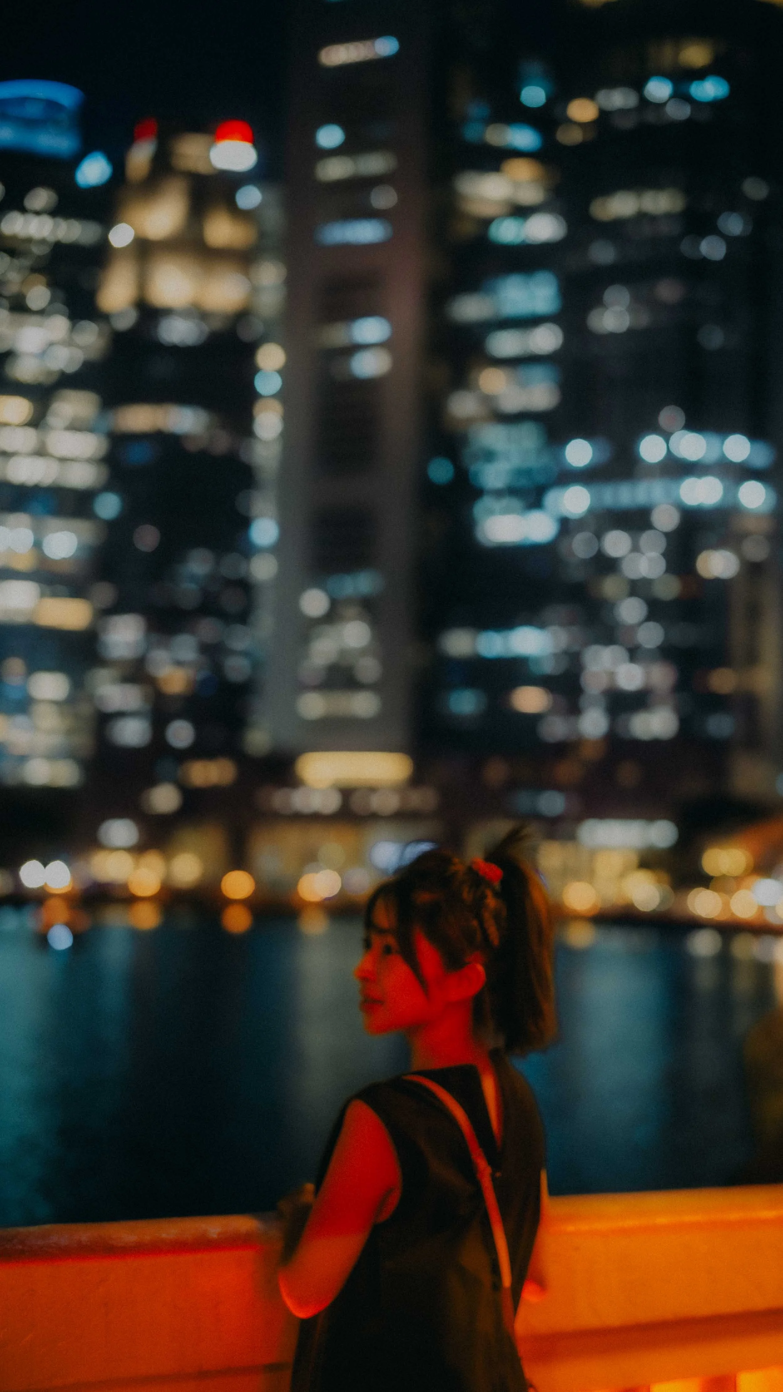 9-singapore-portrait-cbdskyline-night-redlight-leicasl3s.jpg