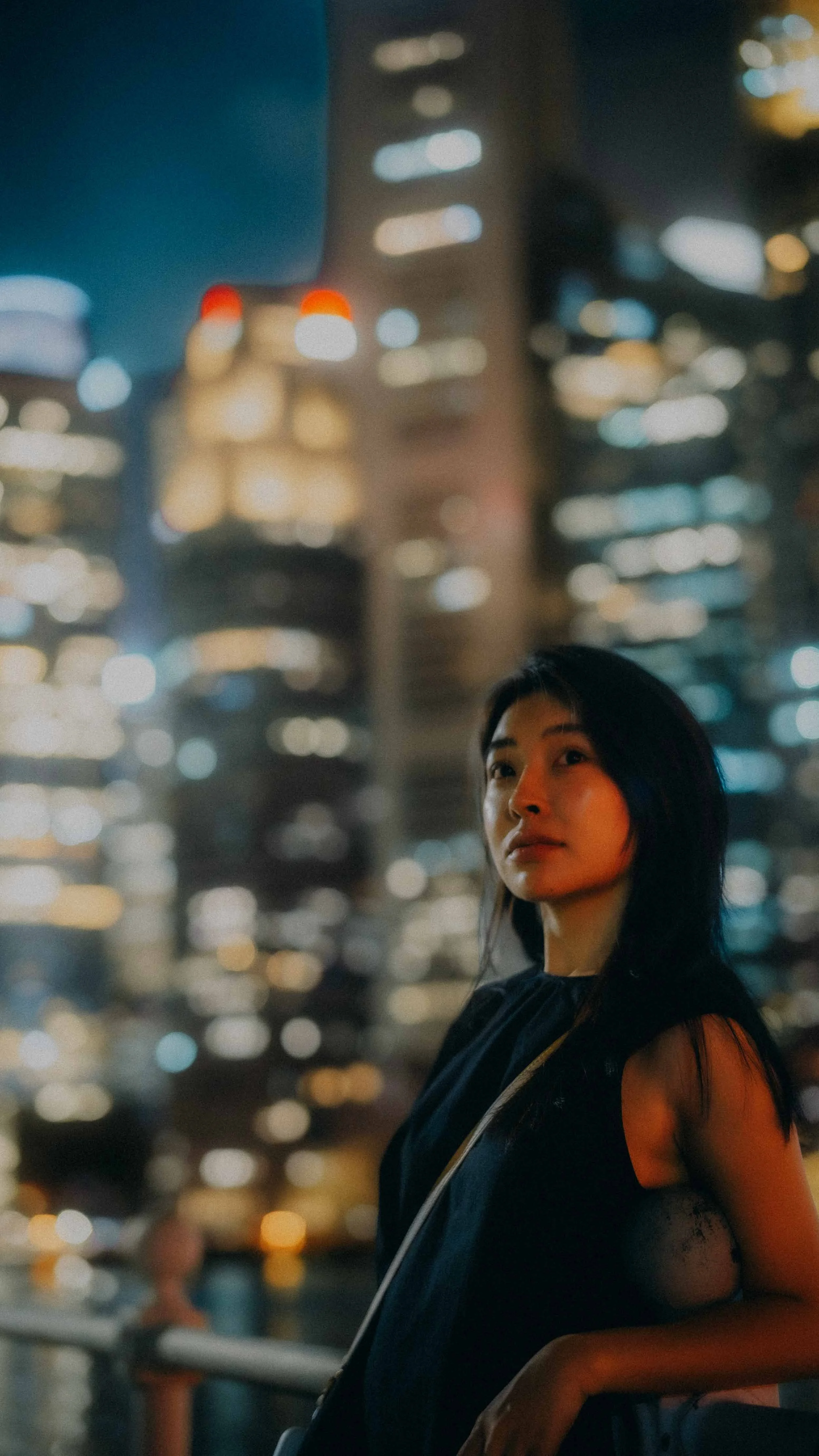 12-singapore-portrait-cbdskyline-night-lookuplights-leicasl3s.jpg