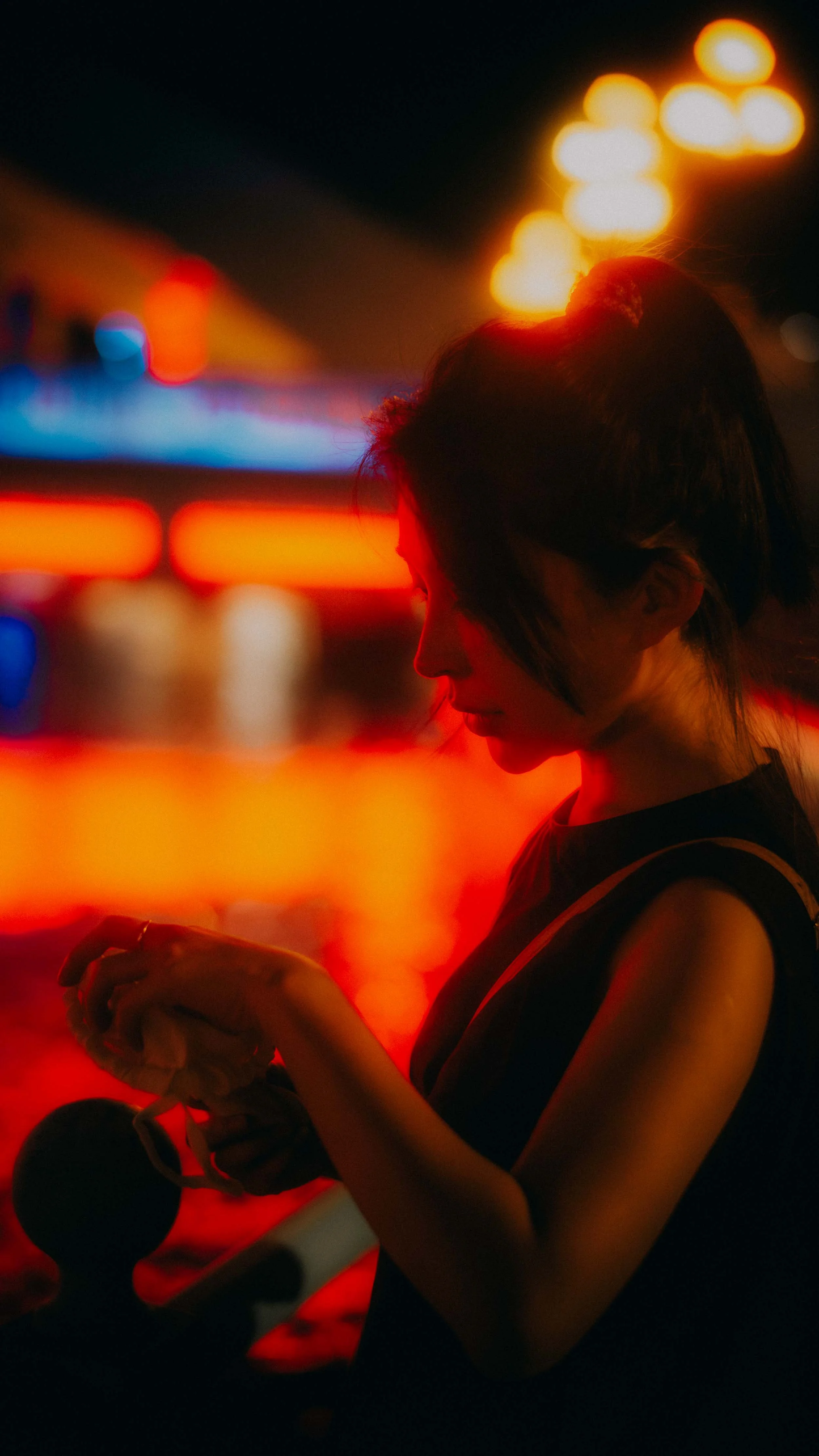 13-singapore-portrait-boatquay-night-redsilhouette-leicasl3s.jpg
